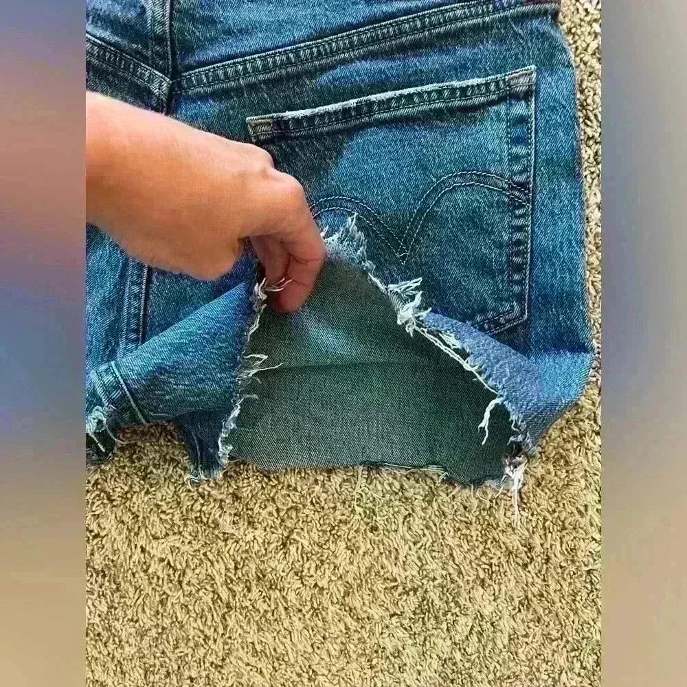 Levi’s 501 Cut off jean shorts Torn up bottom Levi’s 31 waist - Image 9