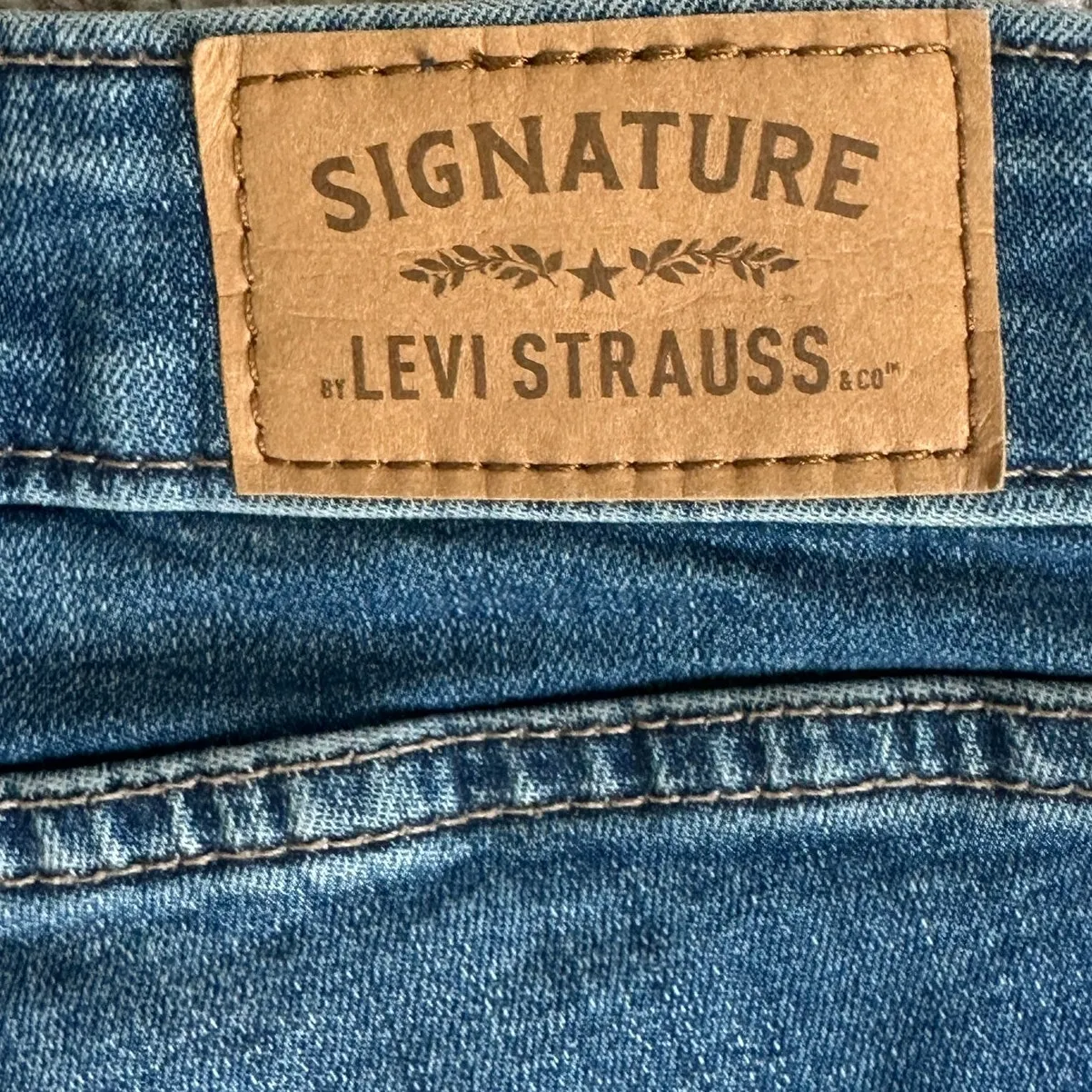 Signature Levi's Cutoff Shorts Womens 16 Medium Wash Stretch High Rise Casual - Image 6