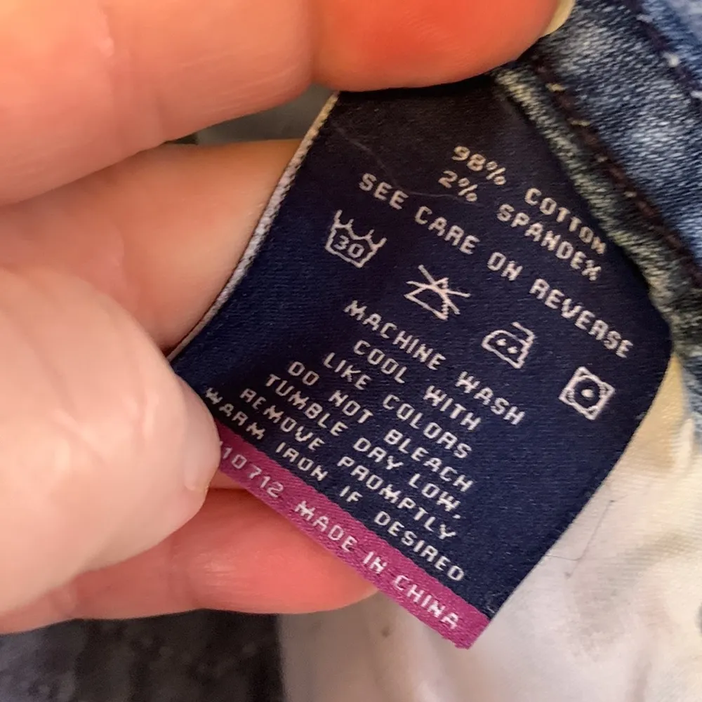 Vigoss The Chelsea Capri Medium-Wash Bling Capri Jeans Size 7/8 - Image 6