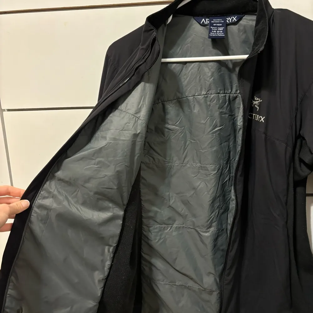Arc'Teryx 90's Womens Black Atom Jacket - Image 9