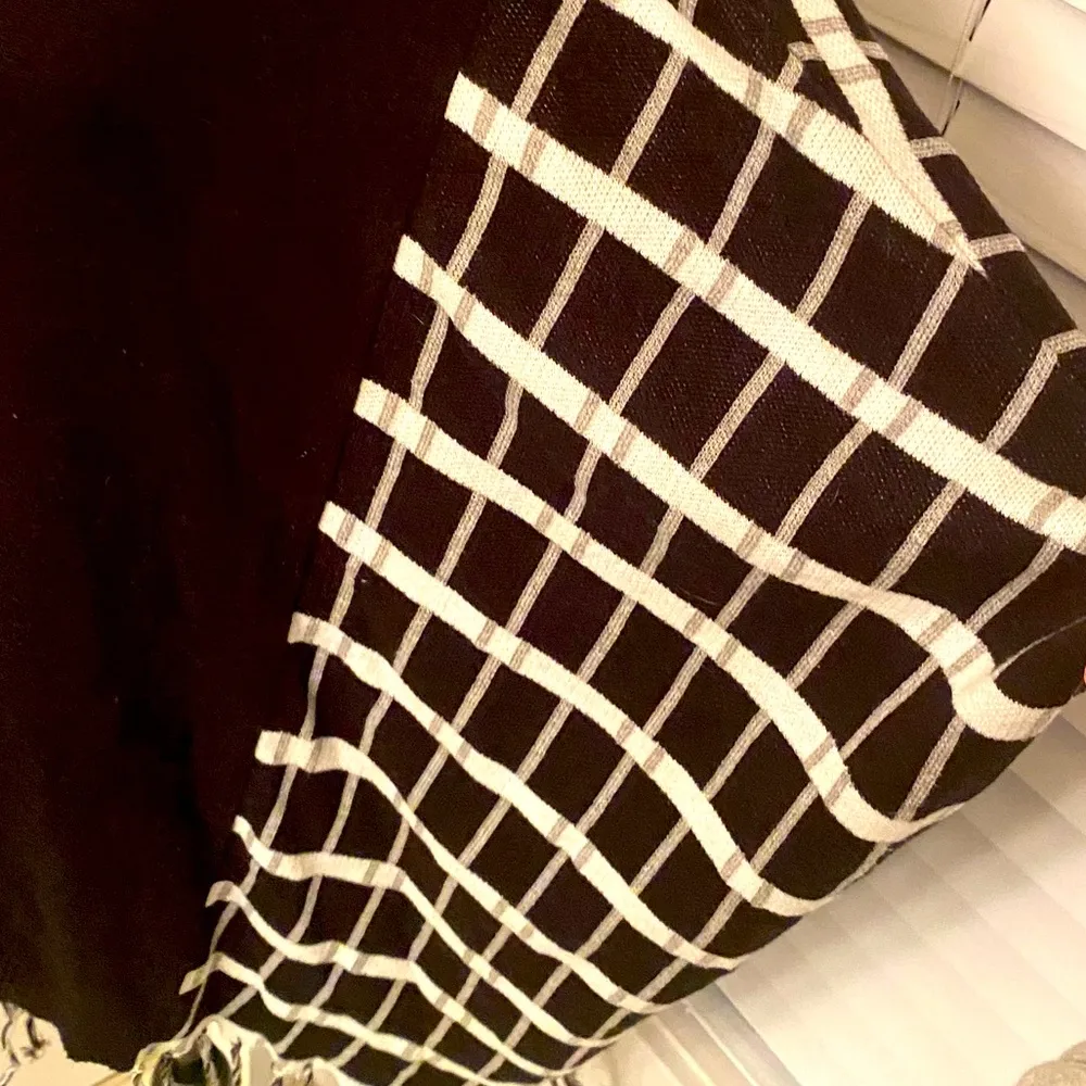 Lee|| Black and white print cowl neck sweater with tassels along the bottom - Image 9