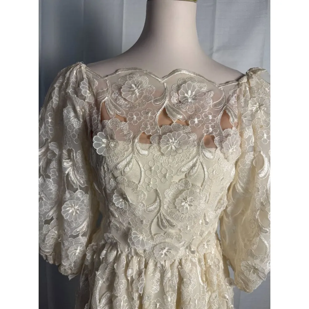 Vintage Richilene Lace Dress With Embroidered Floral Design & Puff Sleeves Tan Size 10 - Image 8