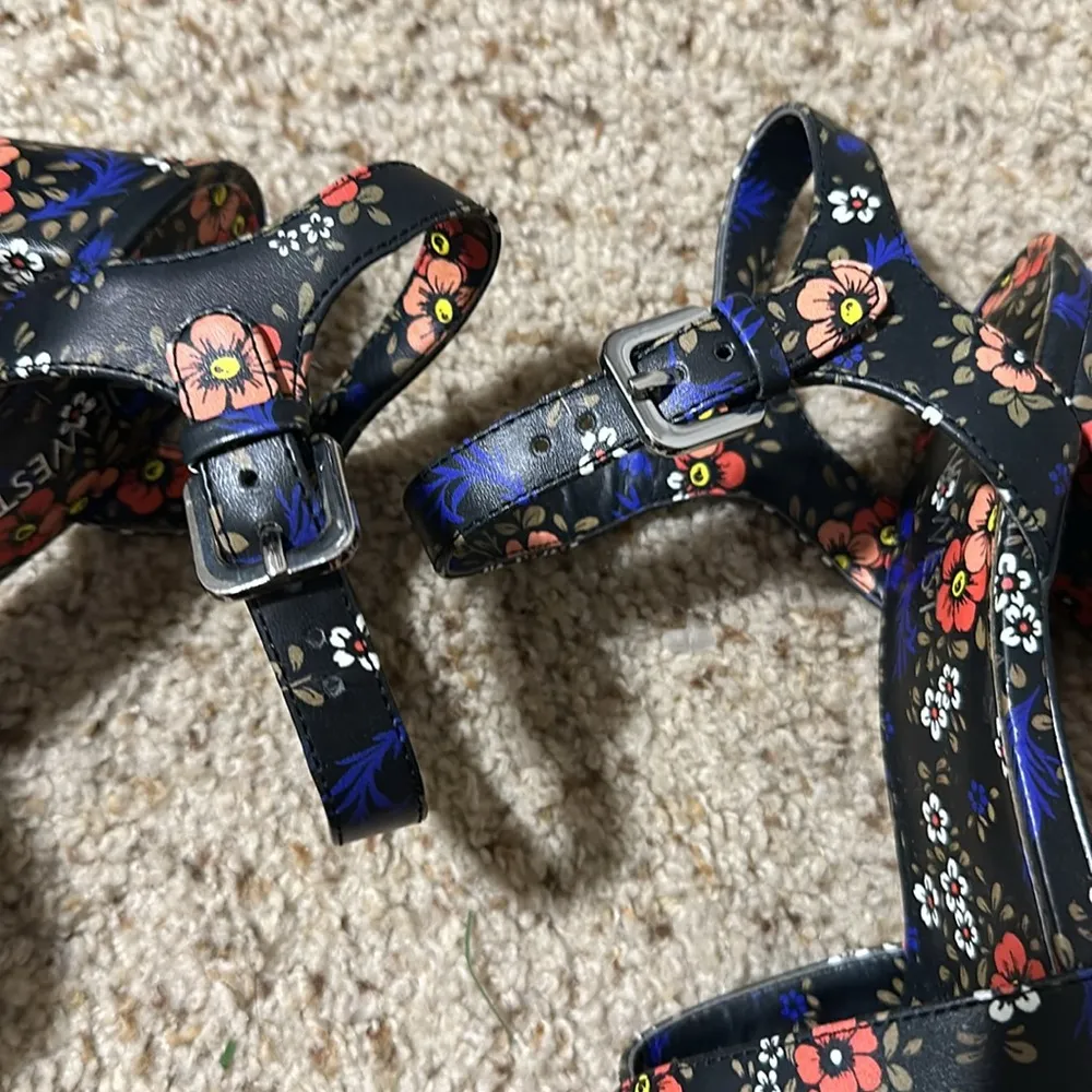 Nine West Funkyo Floral Print Platform Heels - Image 3