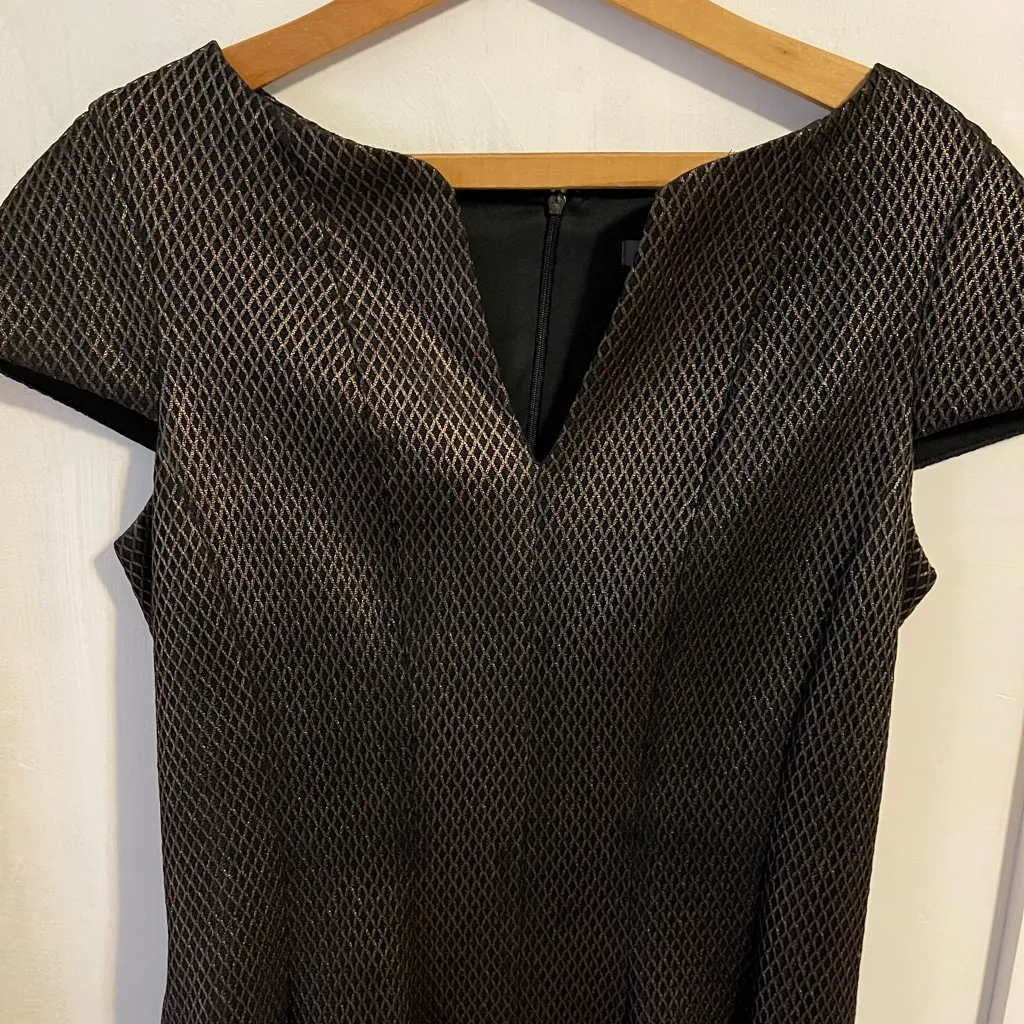 Julia Jordan black and gold split neck flare skater dress. Size 10. - Image 8