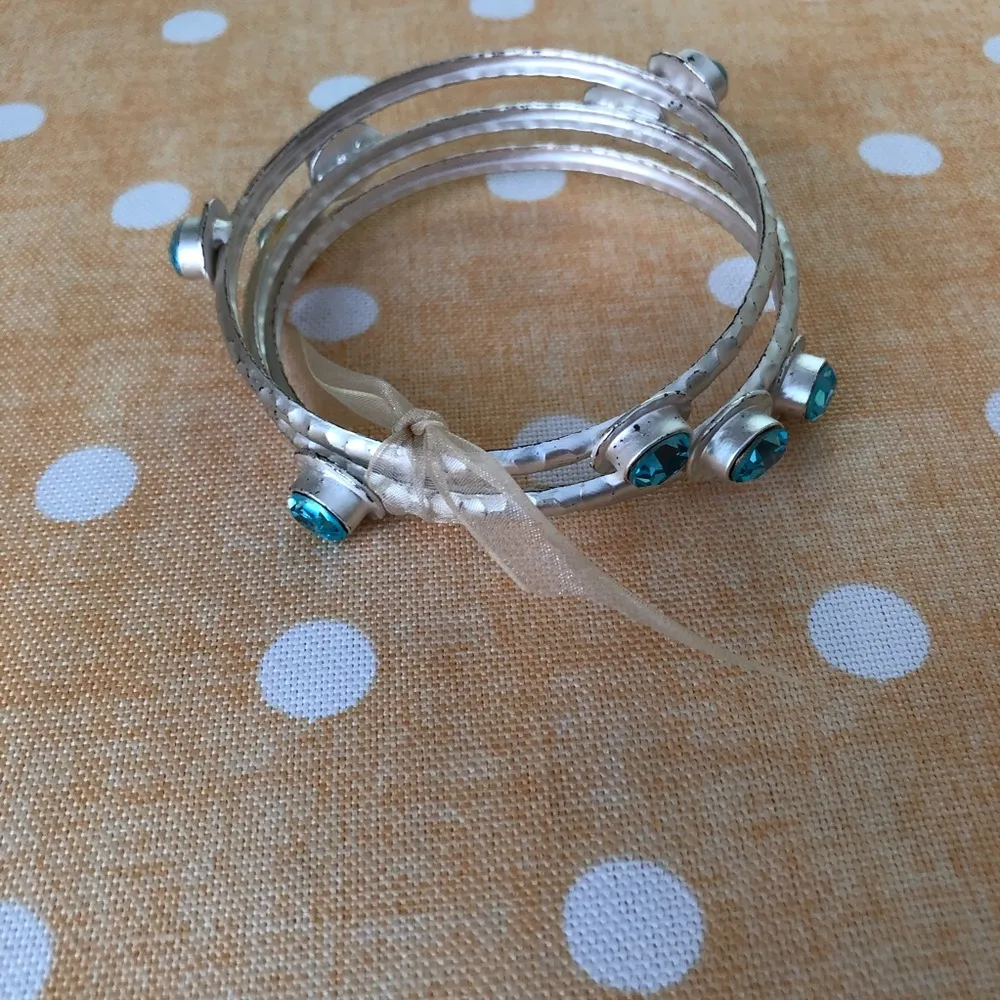 NEW 3 Blue/silver Jeweled bangles - Image 4