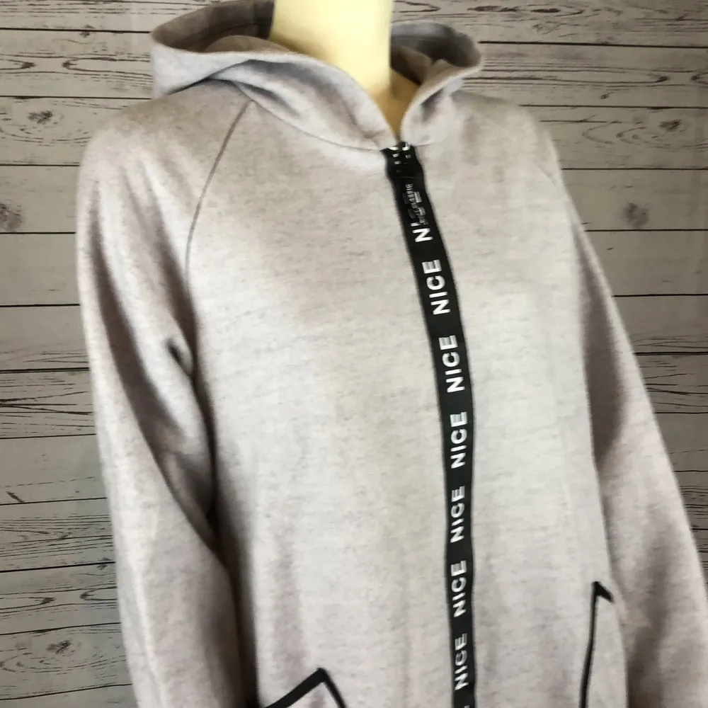 Millen charm Burgundy" free cut with a zipper with a hood gray size medium - Image 4