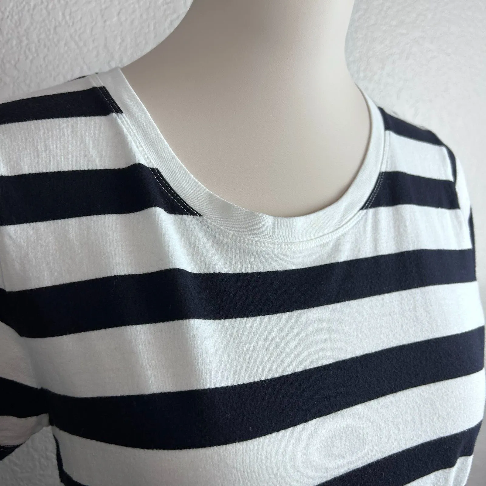 J. Crew Mercantile Women's Crew Kneck Striped Navy White Short Sleeve Tee Small - Image 3