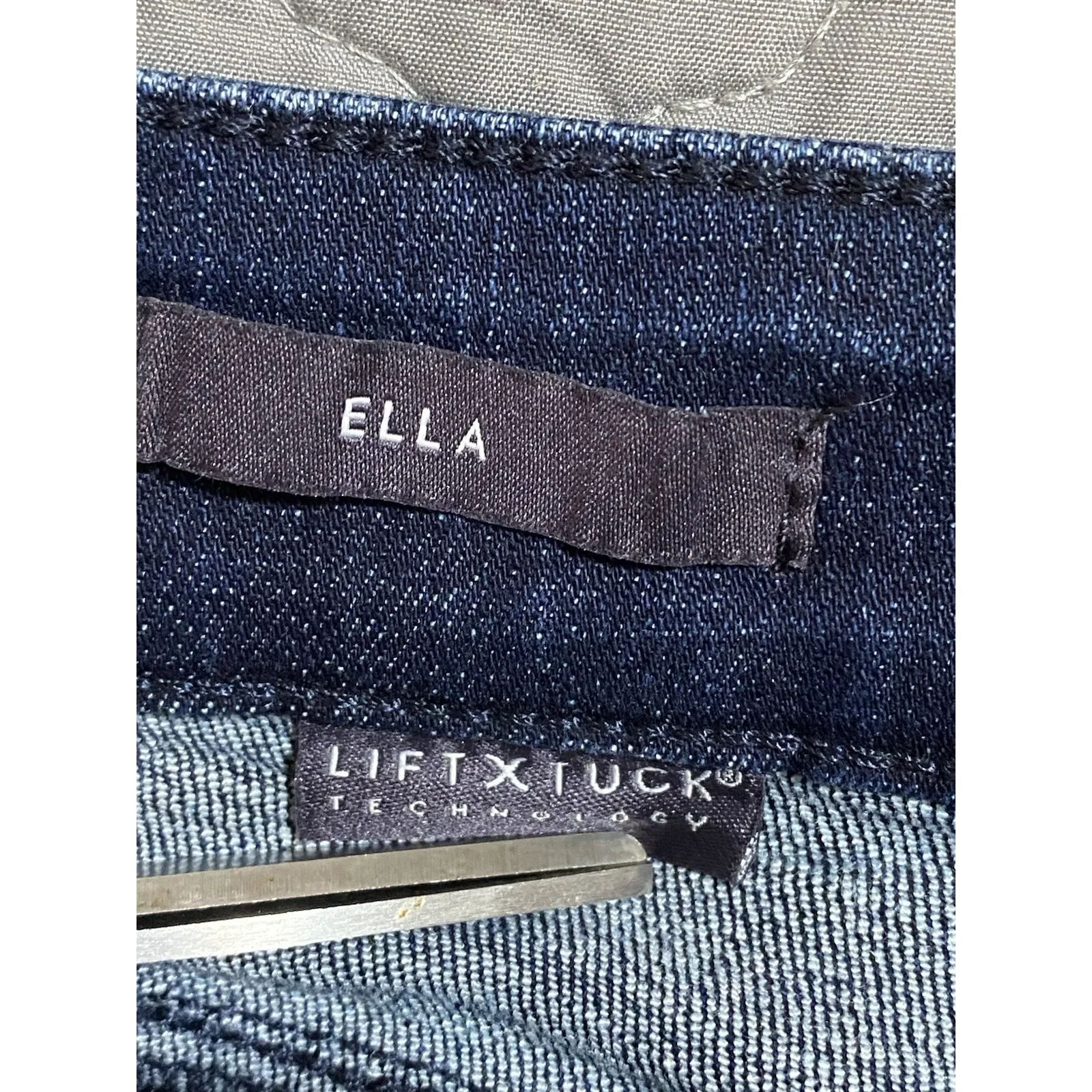 NYDJ Ella Roll Cuff Denim Shorts Sz 8 - Excellent Condition - Image 4