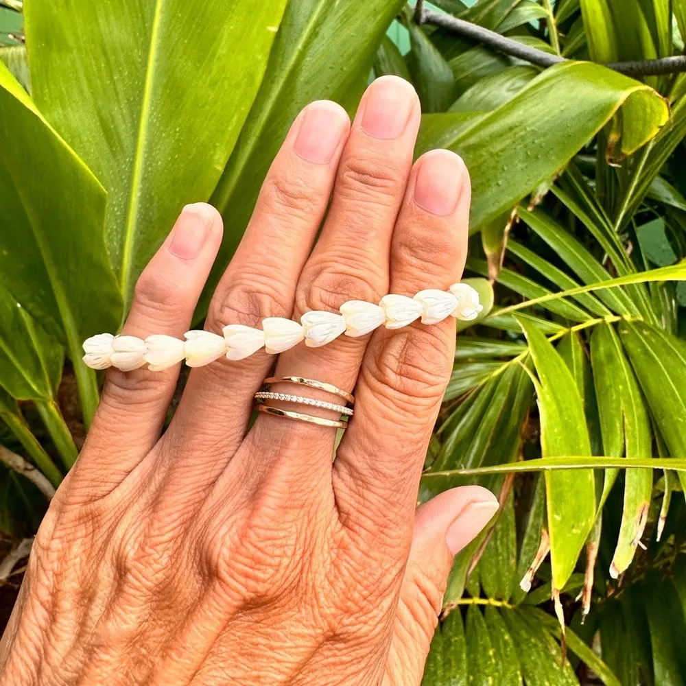 Handmade Pikake Mother of Pearl stretch boho wedding 7" bracelet White - Image 4