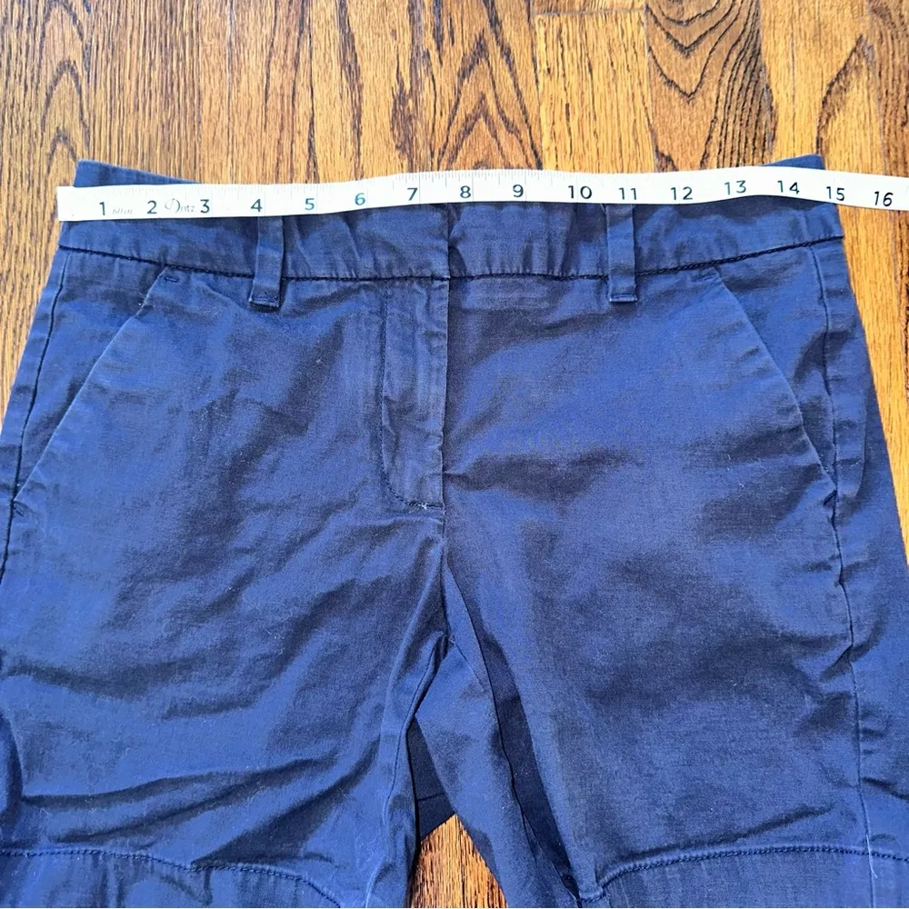 🦋 Women’s Tommy Hilfiger Chino shorts size 4 - Image 9