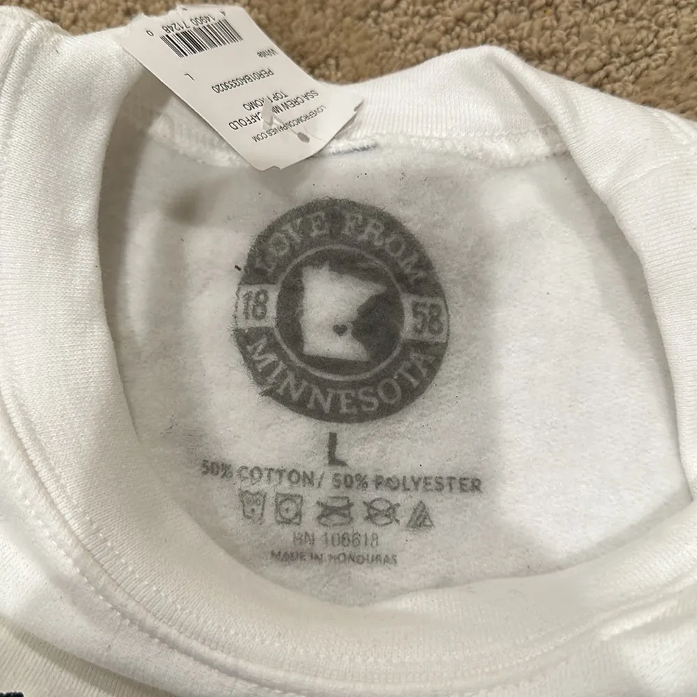 LOVE FROM MINNESOTA crew neck Size L - Image 3
