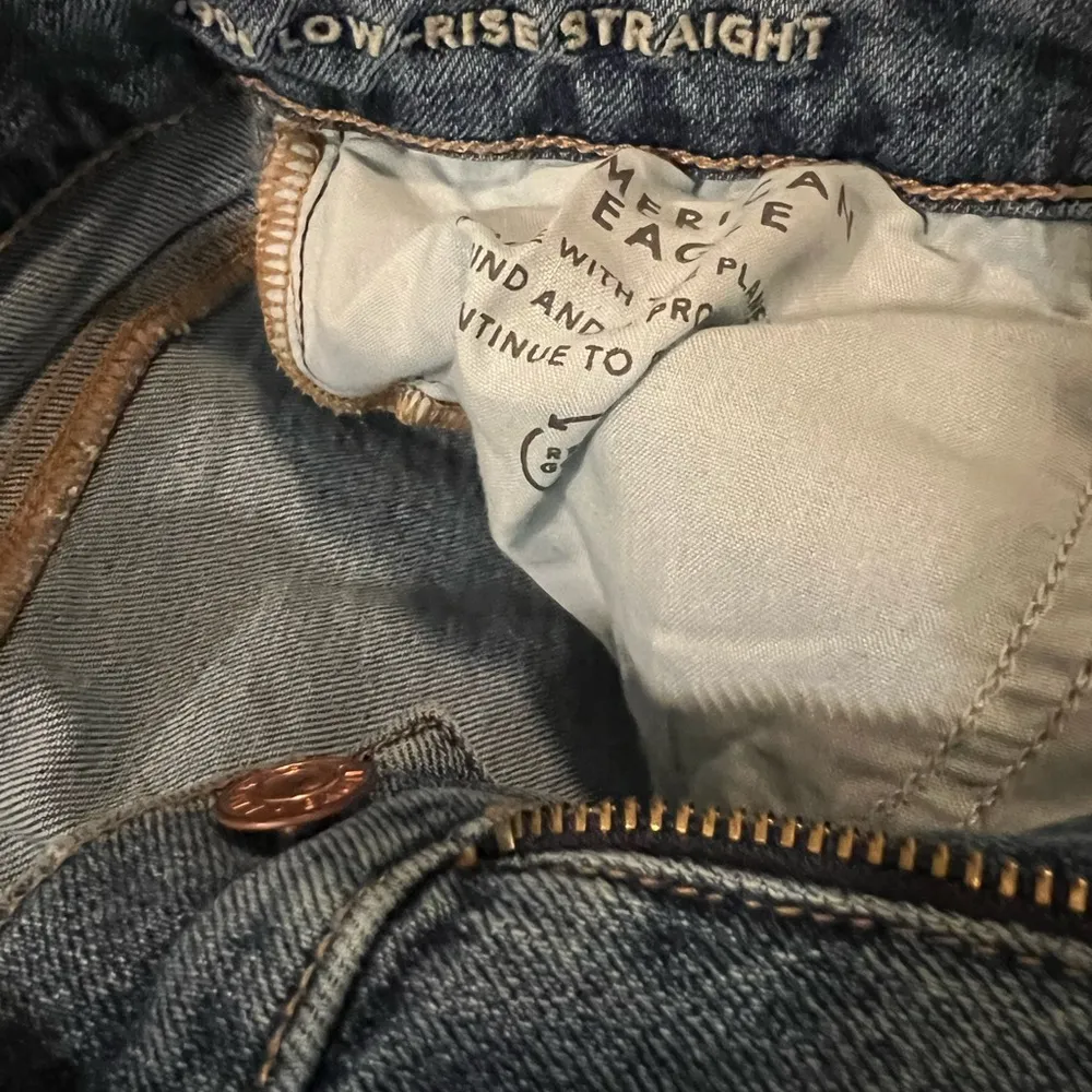 American Eagle 90s low rise straight jeans - Image 3