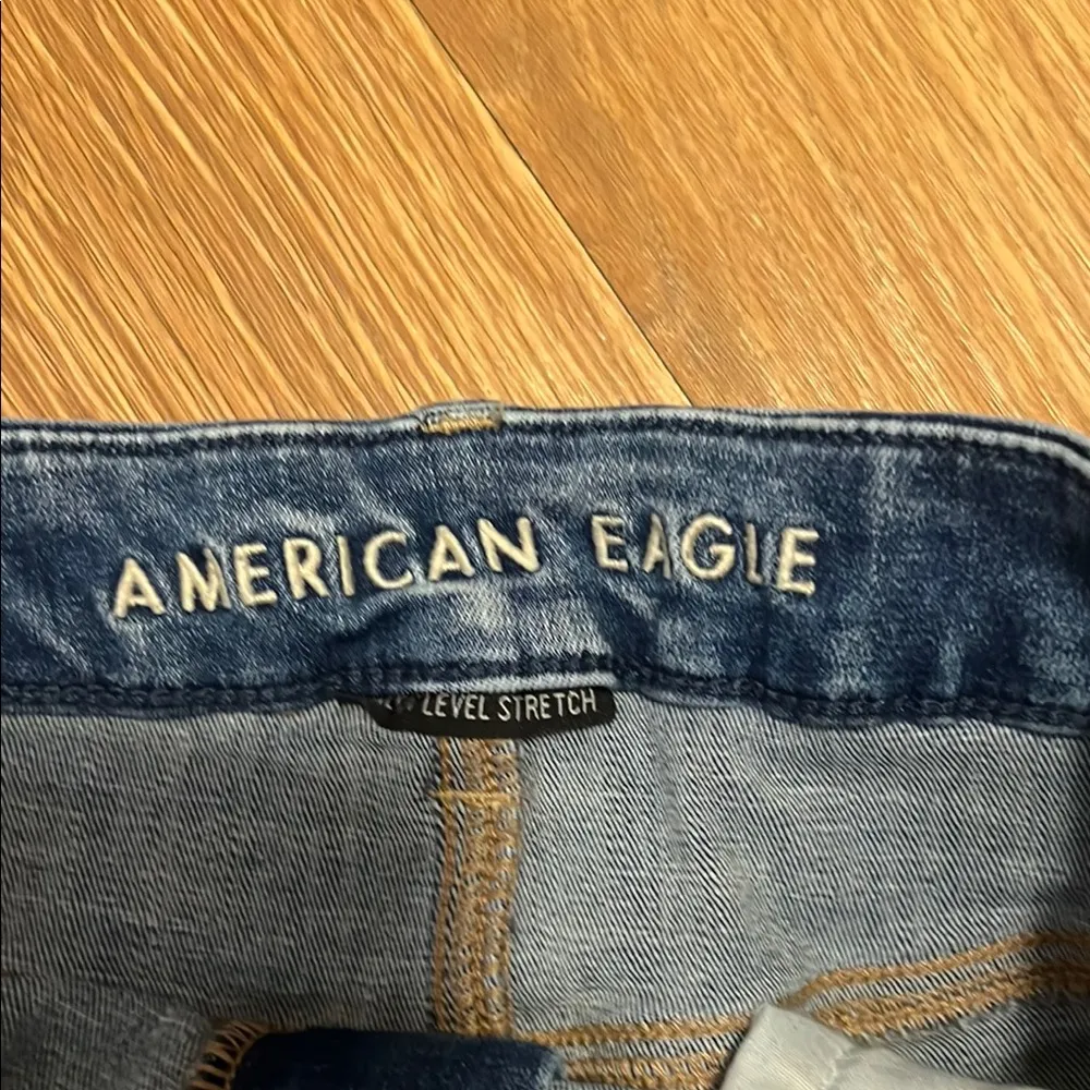 American Eagle Outfitters Blue Distressed Jean Shorts size 4 stretchy - Image 3
