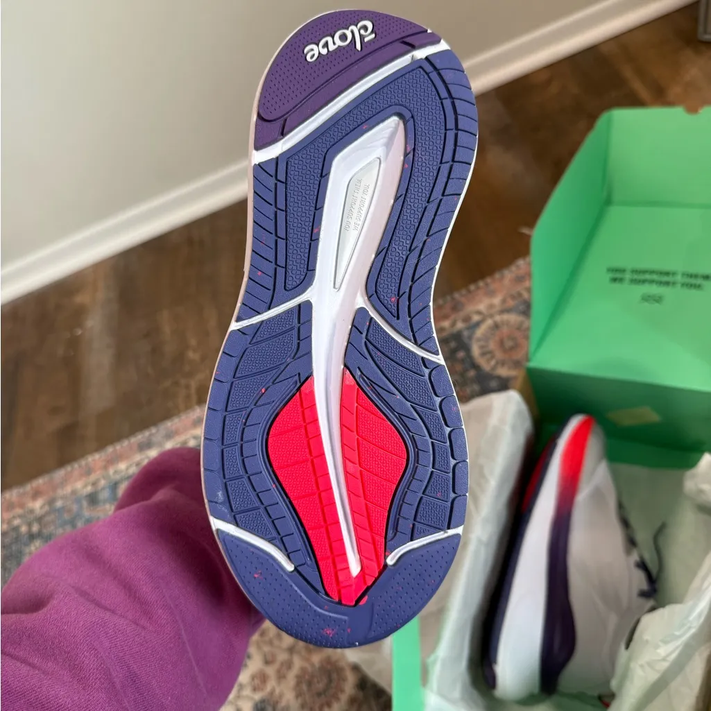 NWT Clove Sneakers White Size 8 - Image 3