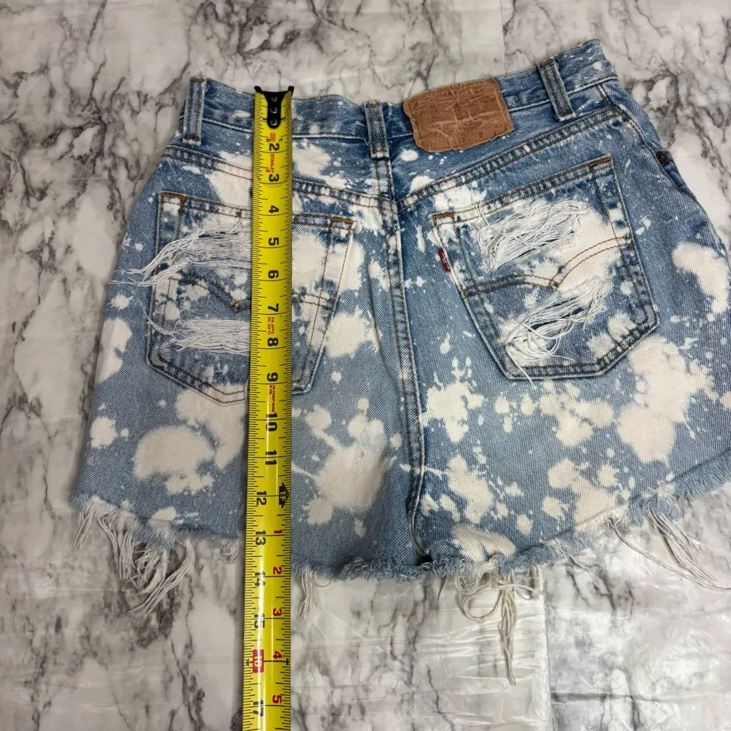 Levi’s distressed bleached high rise denim jean shorts button fly Y2K 90s small - Image 4