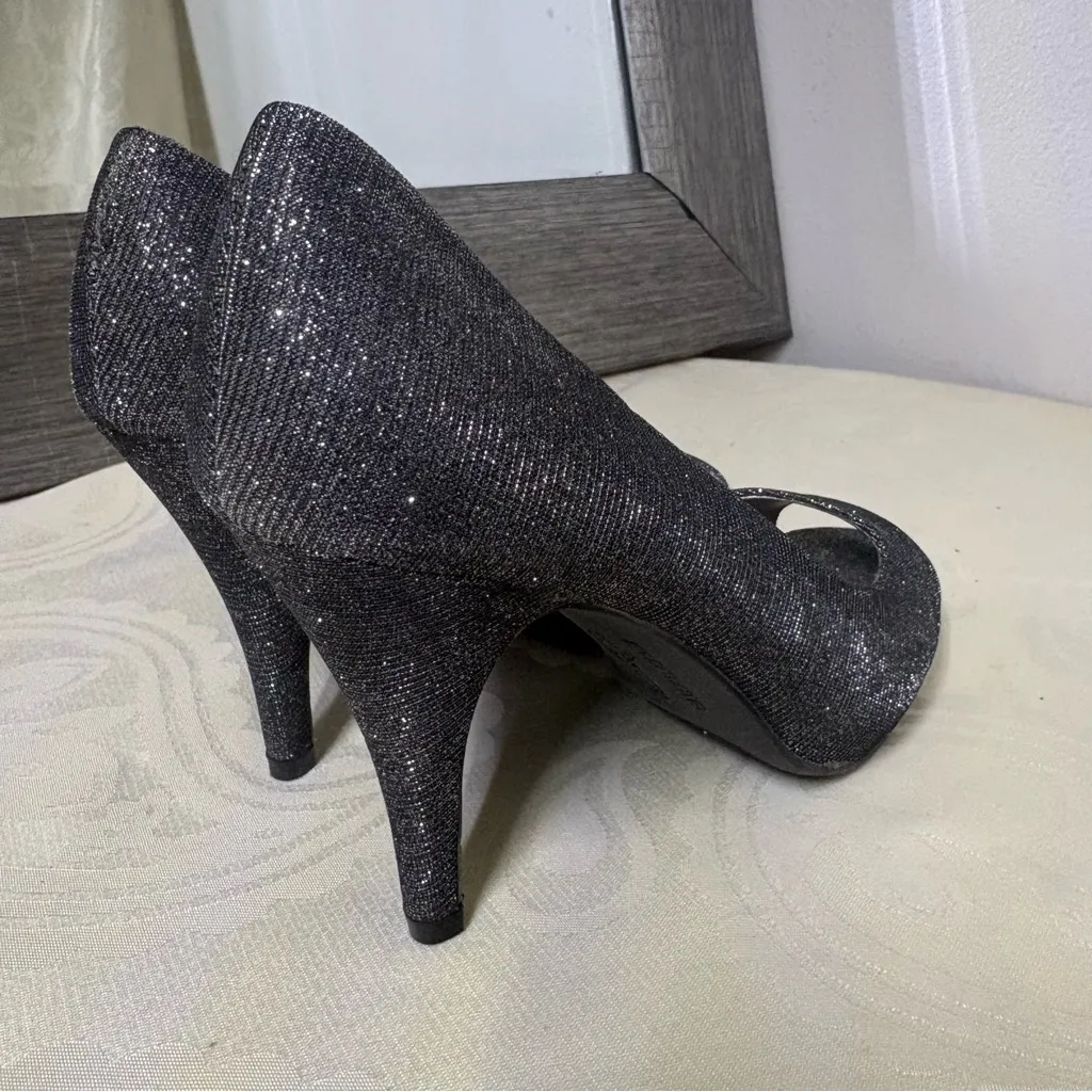 Chic Silver Glitter Heels Size 8 - Image 7