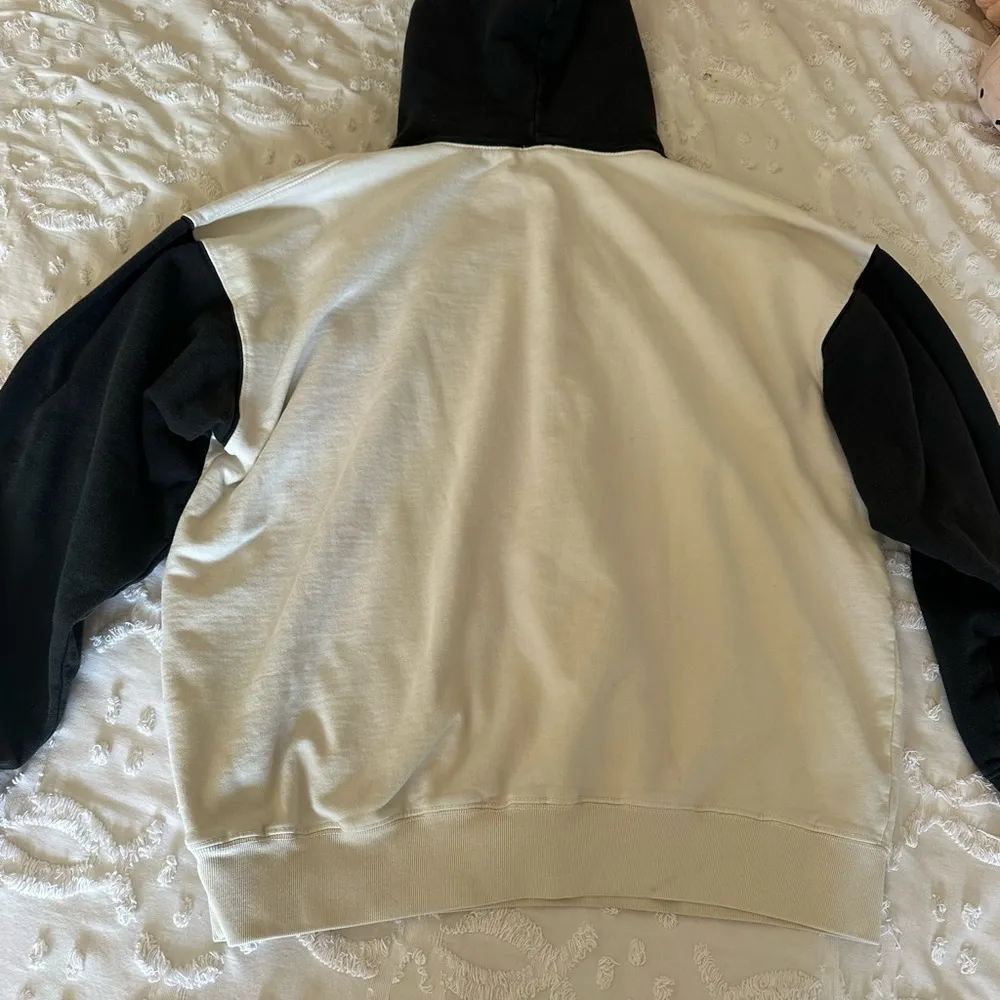 Brandy Melville New York Hoodie - Image 5