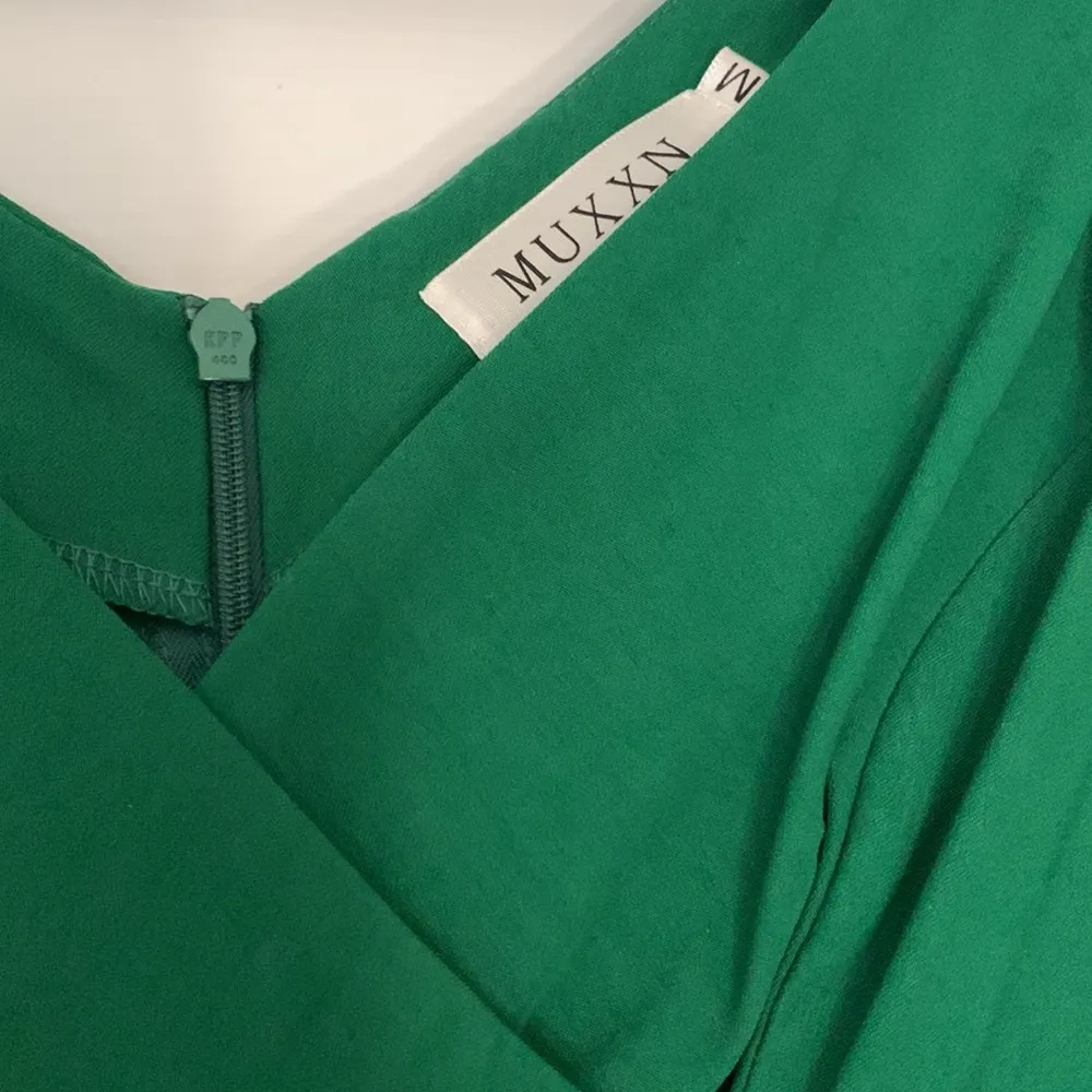 NWOT BodyCon Like Green MIDI Length SS Dress Size M Stretch Comfort Size M - Image 4