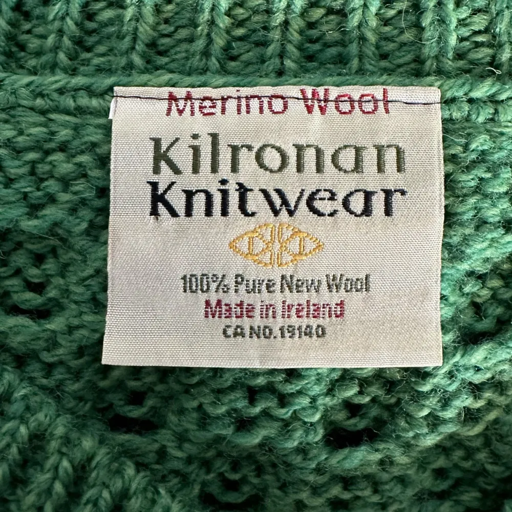 Kilronan Knitwear 100% Merino Wool, Kelly green, cable knit, 3 buttons, Sz S Green - Image 6