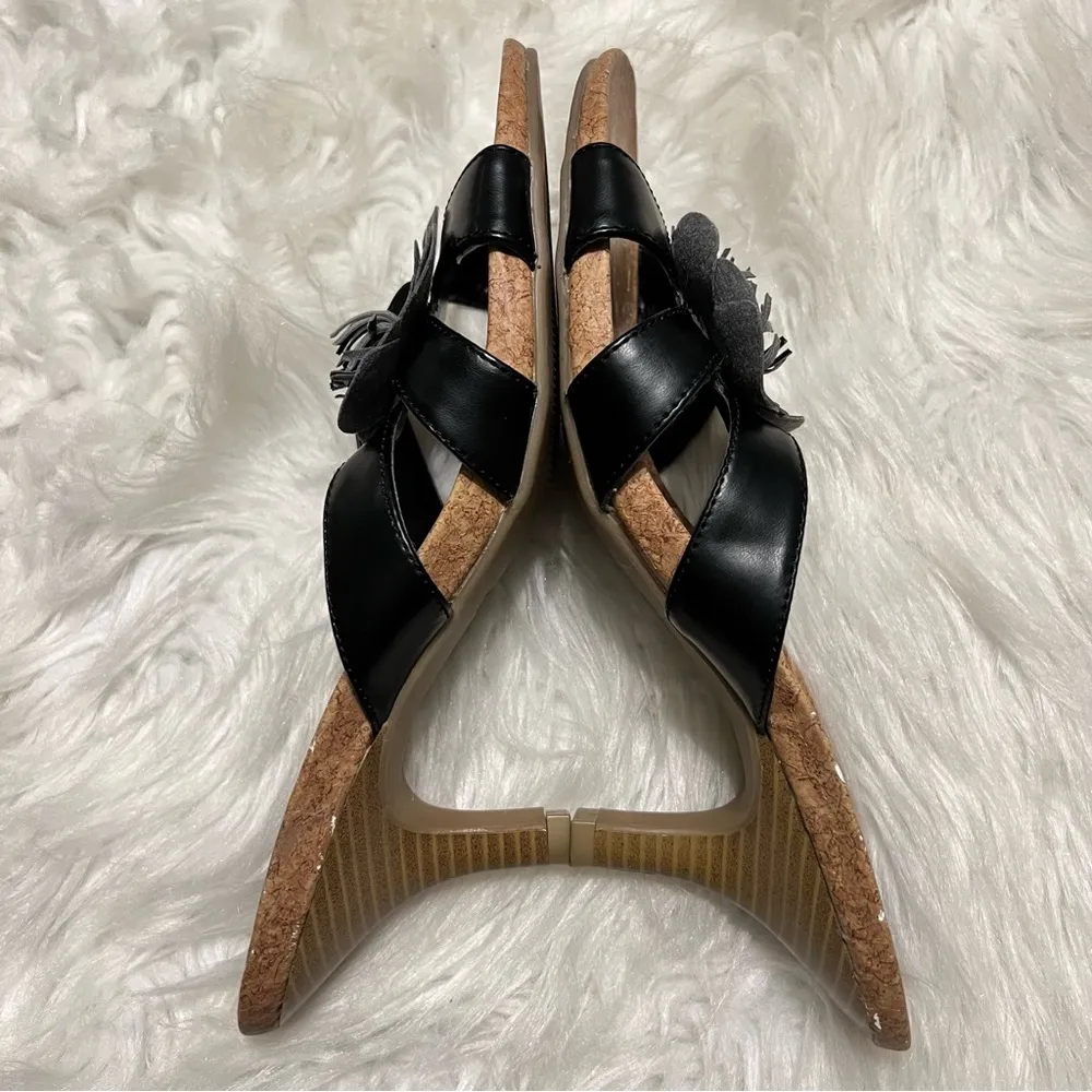 Life Stride Kitten Heel Sandals Black Open Toe Size 10 Floral embellishments - Image 6
