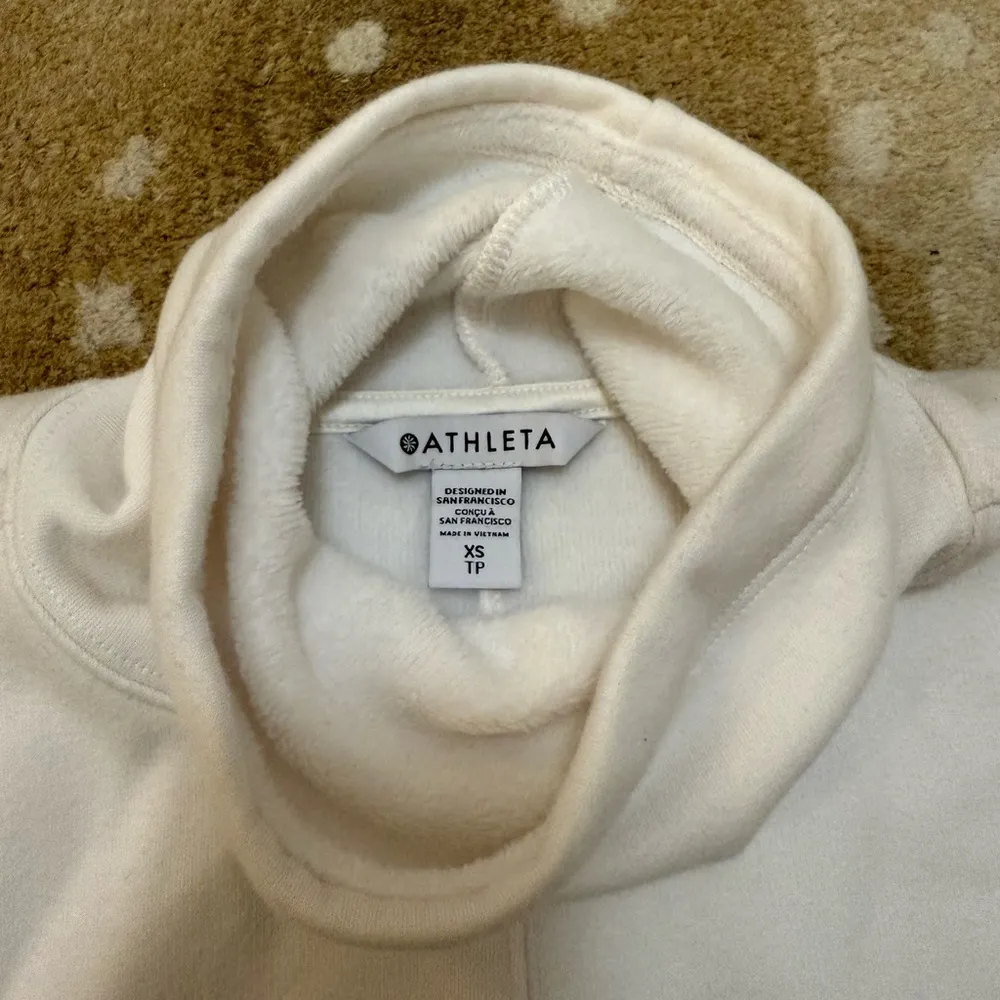 Athleta cozy karma funnel neck sweatshirt magnolia white women’s size XS - Image 6