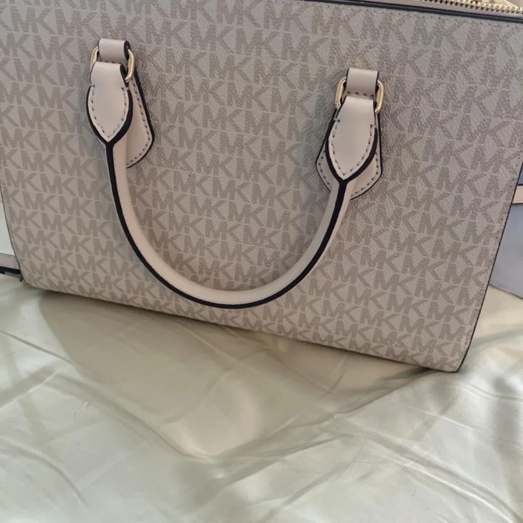 Michael Kors, leather handbag, medium size new with tags - Image 5