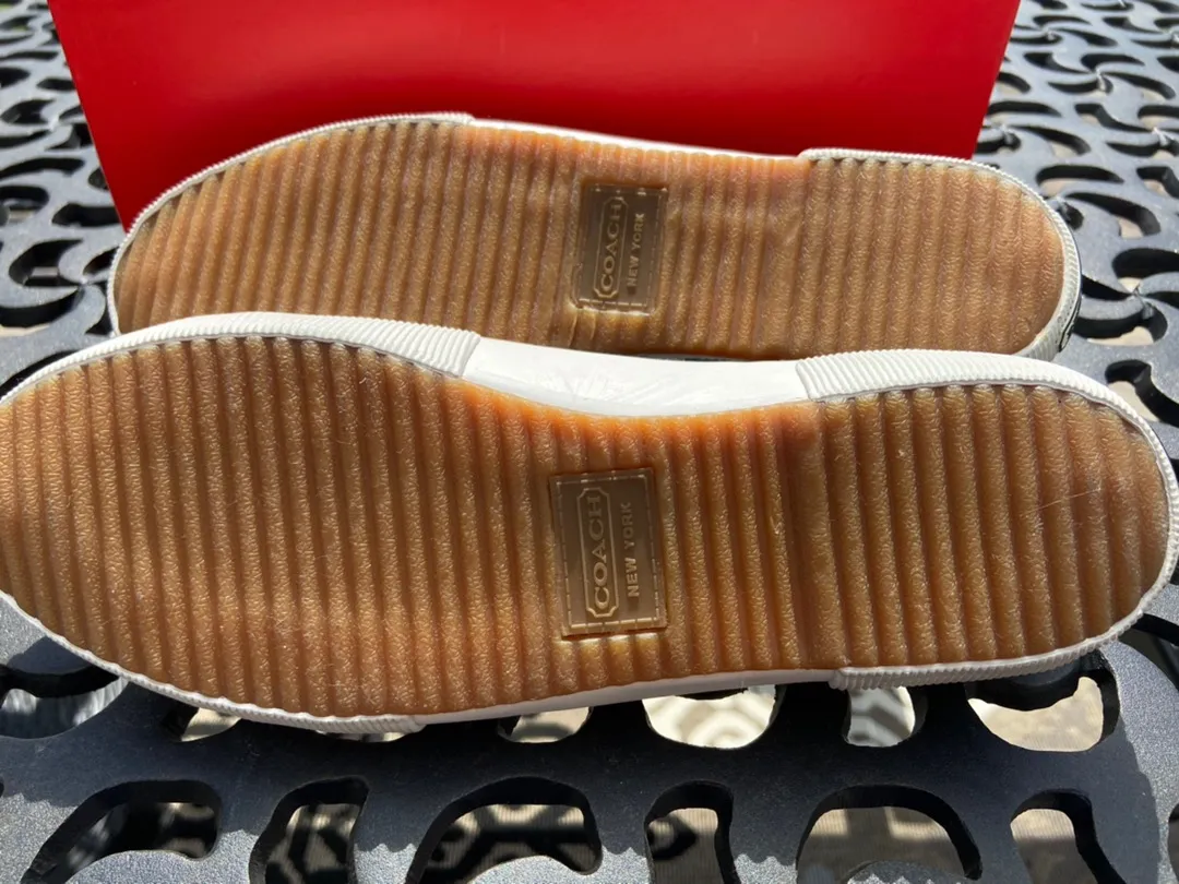 NEW IN BOX  SUEDE SNEAKERS - Image 4