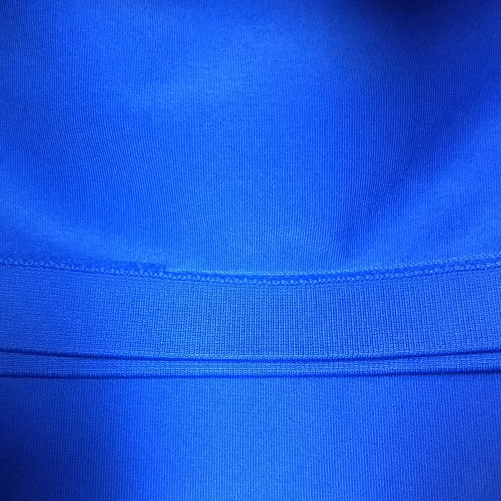 Out From Under Women’s Cropped Blue V-Neck Short Sleeve Shirt Sz M / L - Image 3