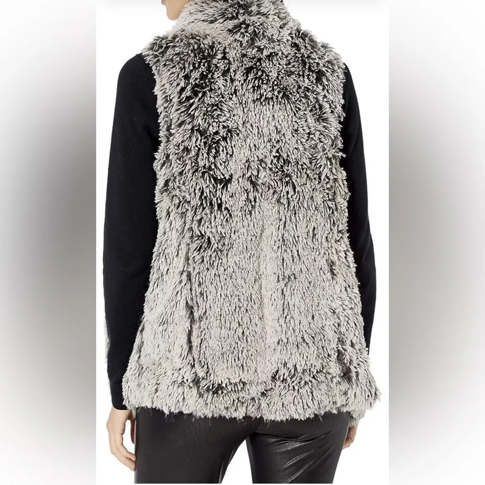 Democracy Silver Gray Faux Fur Vest Size Small - Image 2