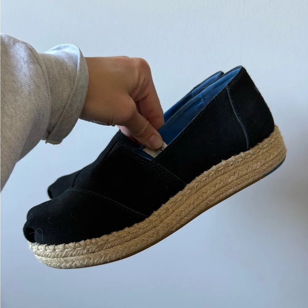 TOMS Espadrilles Slip On Shoes Rope Shoes Flats Wedges Black Tan Size 5 Comfy - Image 9