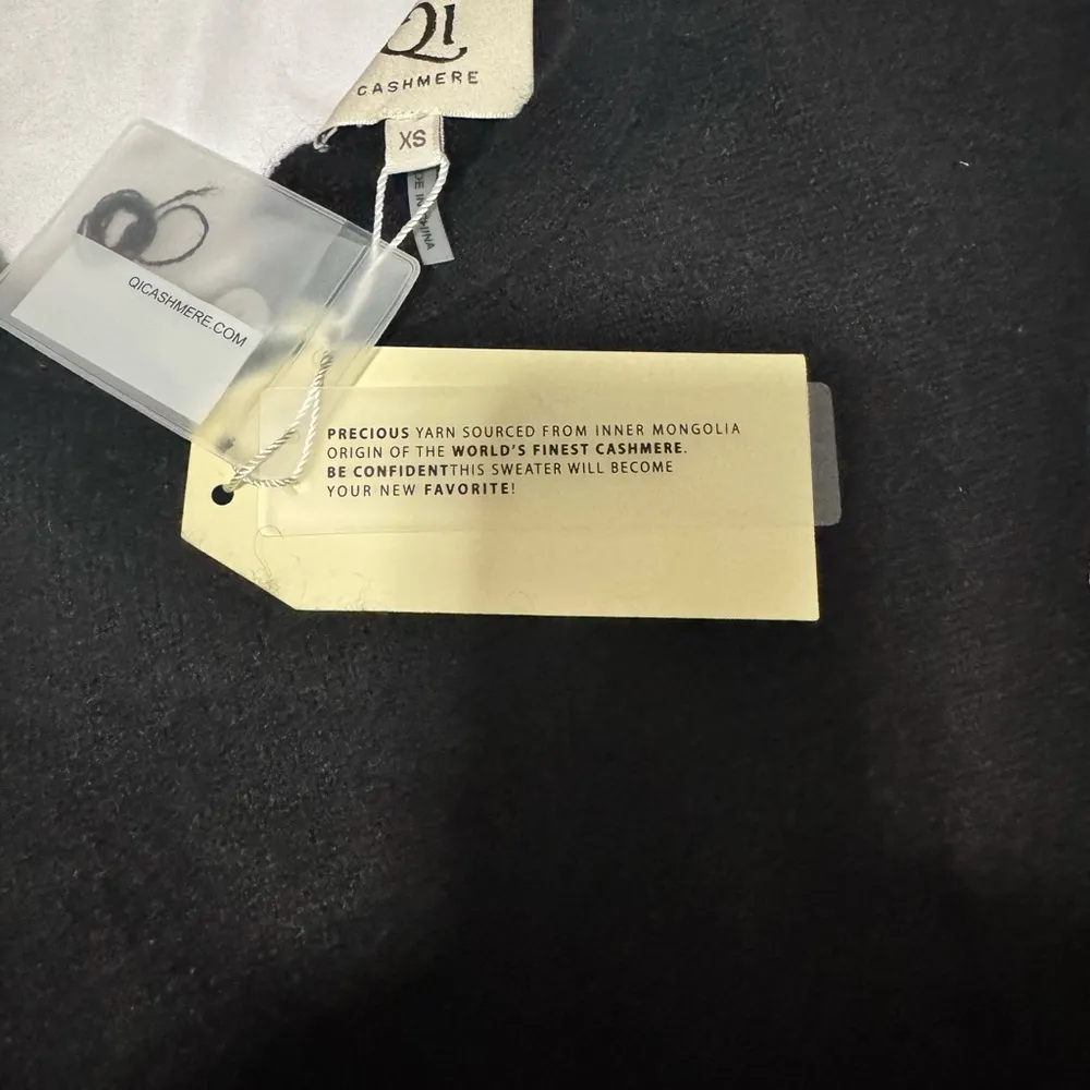 NWT Qi Cashmere Sweater in XS, crew neck with tie back and flared sleeves Black - Image 7