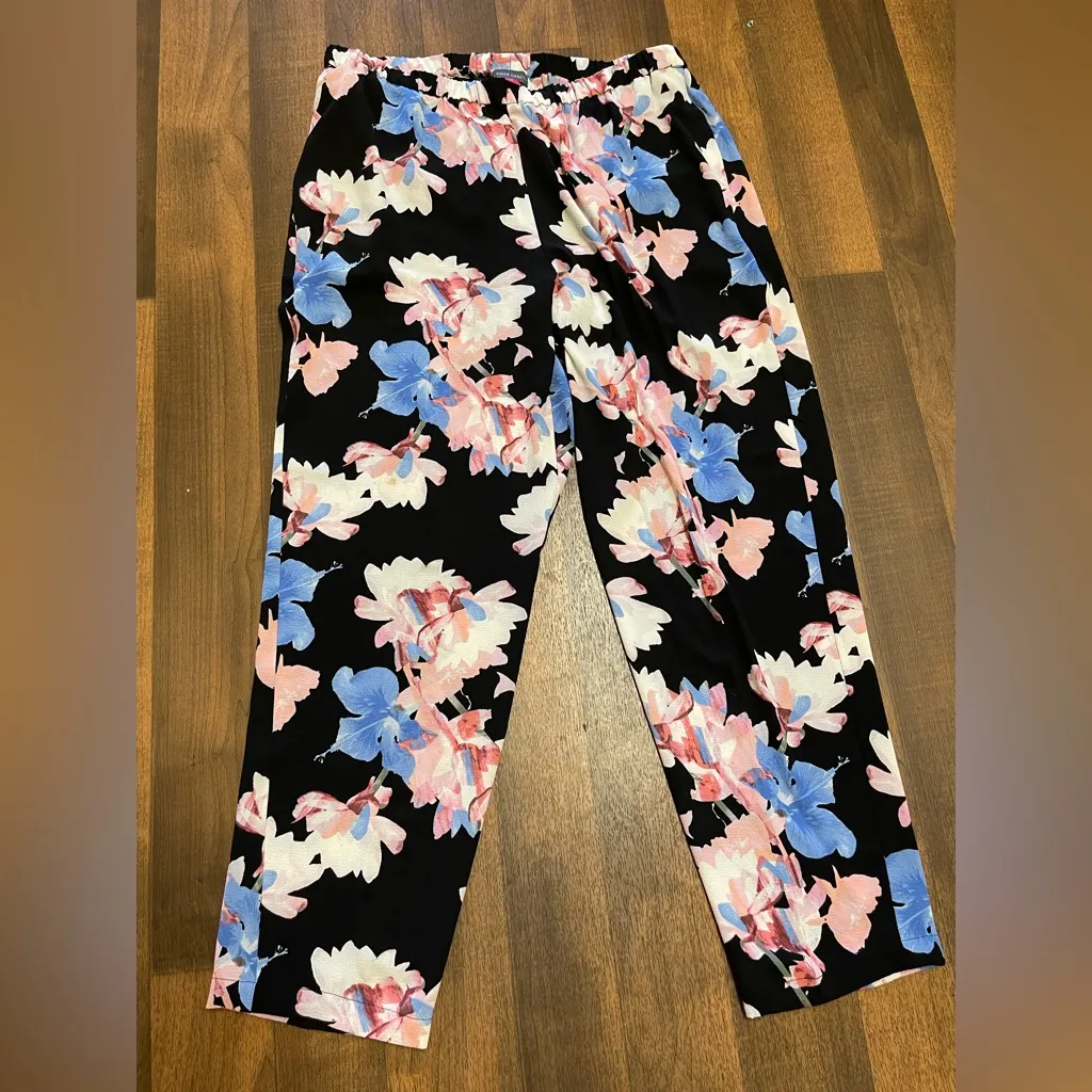 Vince Camuto Black Floral Pants with Pink and Blue - Image 3