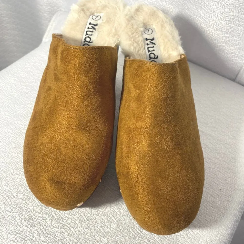 Mudd Tan Suede Faux Fur-lined Clogs Studs women size 7 - Image 3