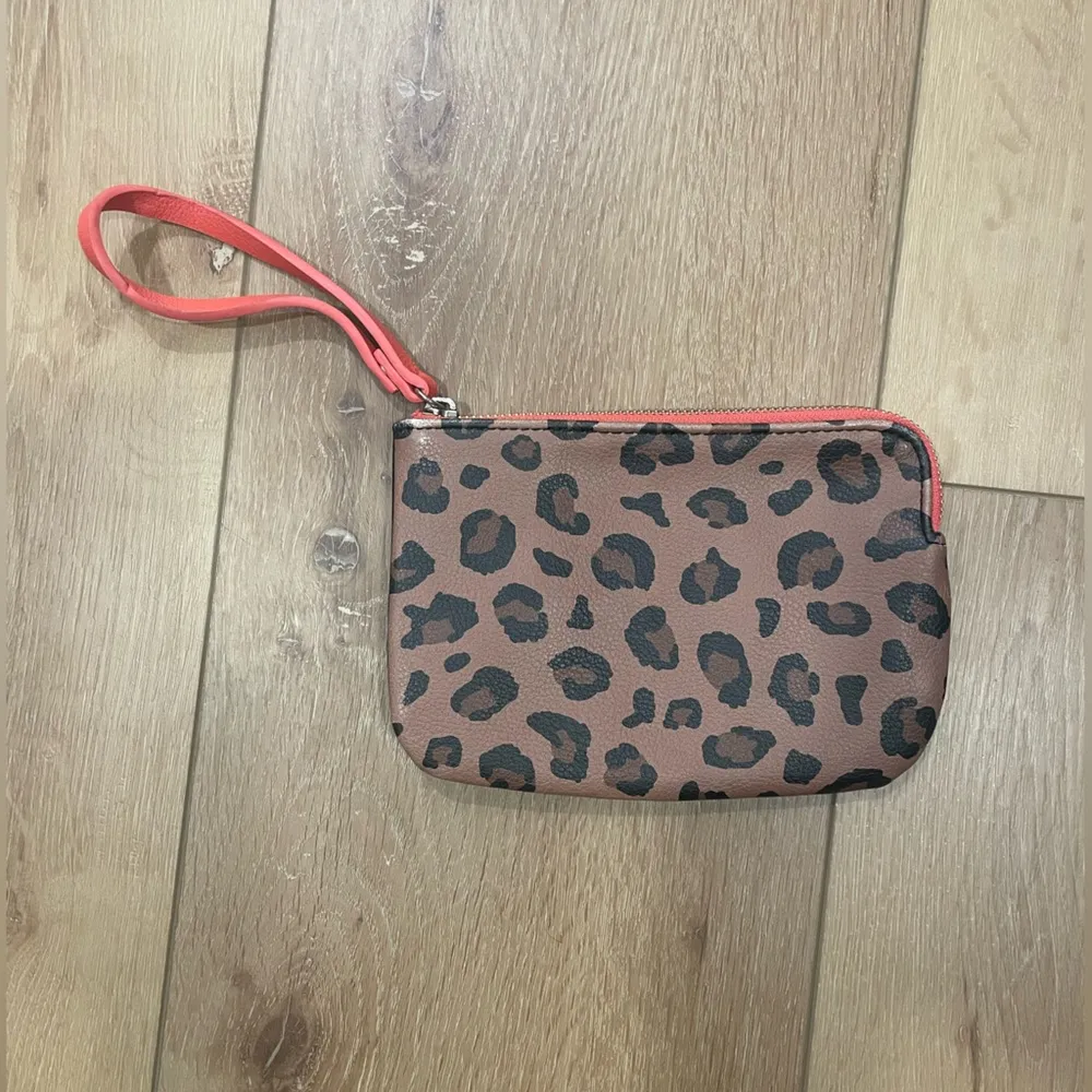 Old Navy - Leopard Print Wristlet - Image 5