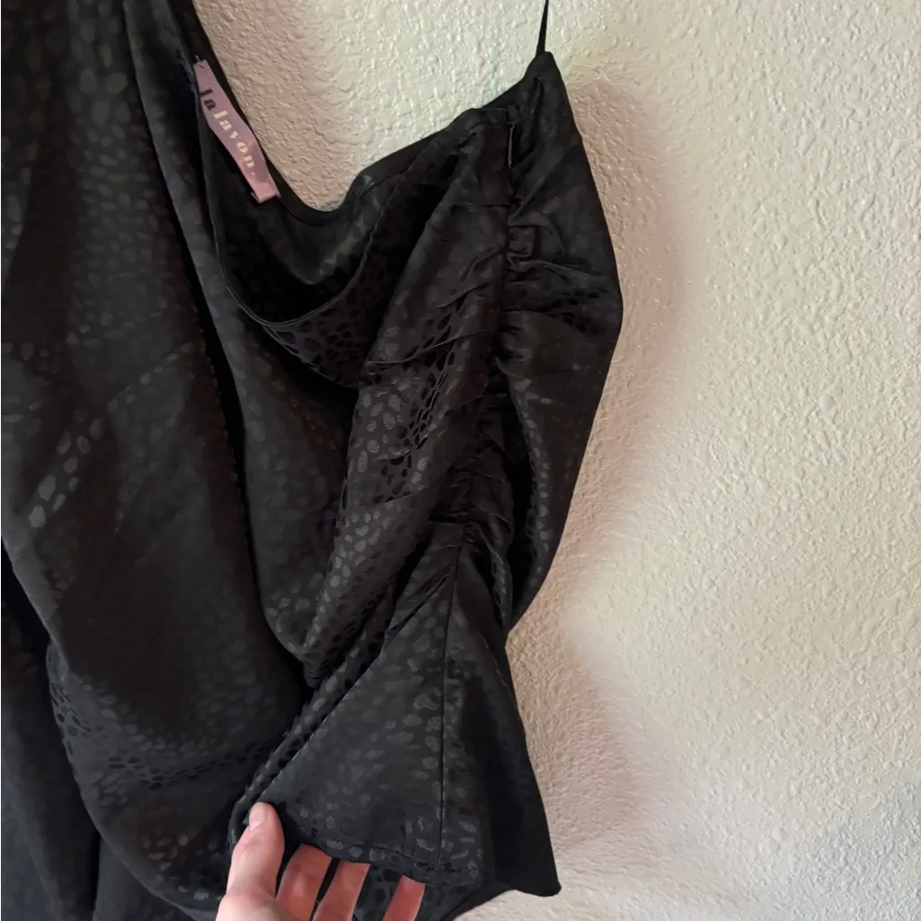 Elegant Black One-Shoulder Top - Image 2