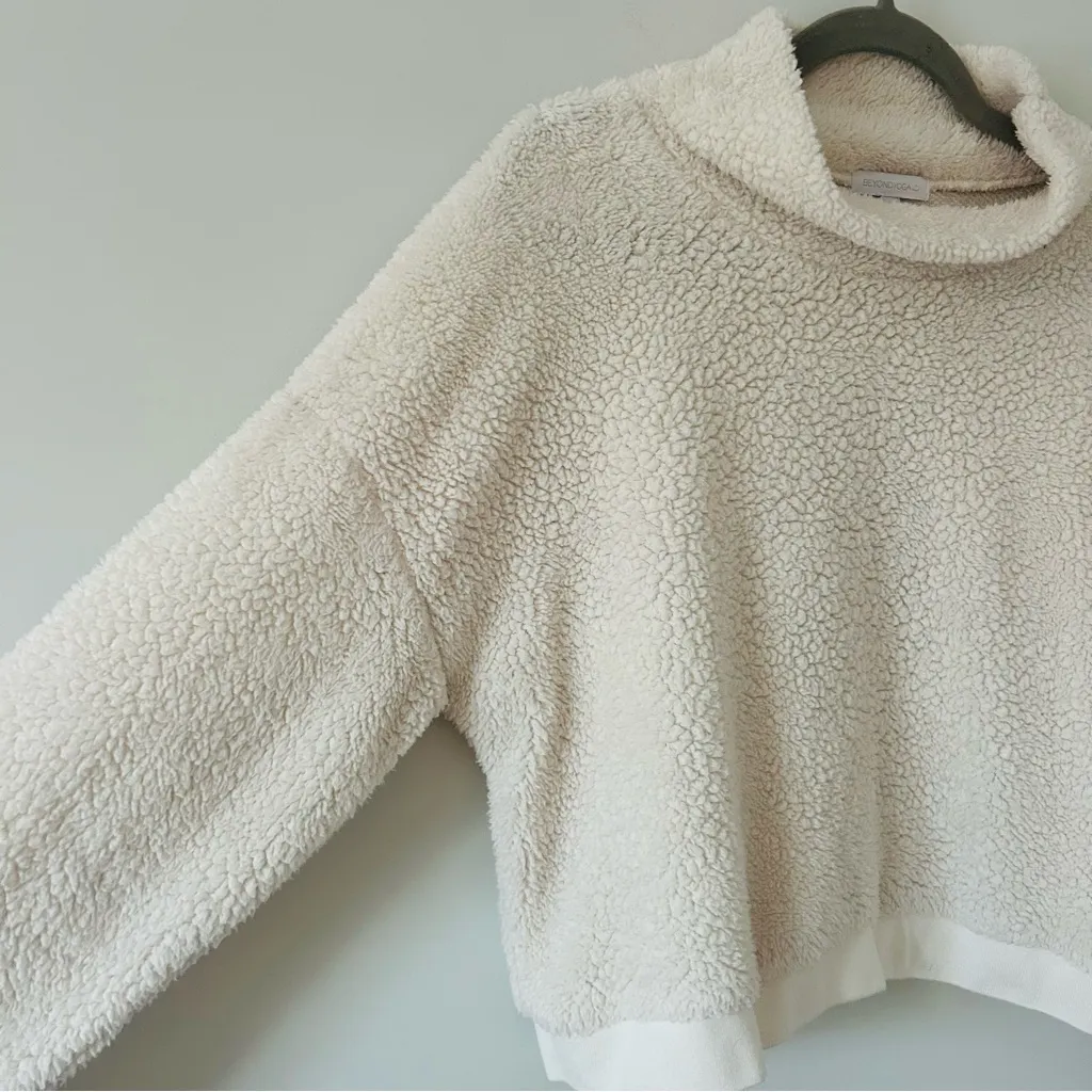Beyond Yoga All Time Cream Ivory Cropped Sherpa Mock Turtleneck Sweater L - Image 4