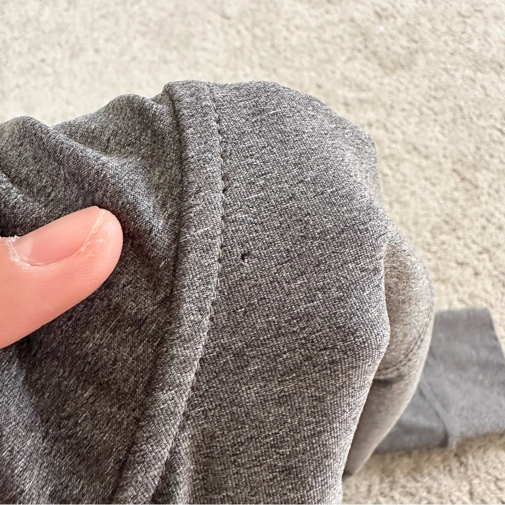 Vuori Women’s Suns Out Performance Full Zip Hoodie Lightweight Heather Gray XL - Image 10