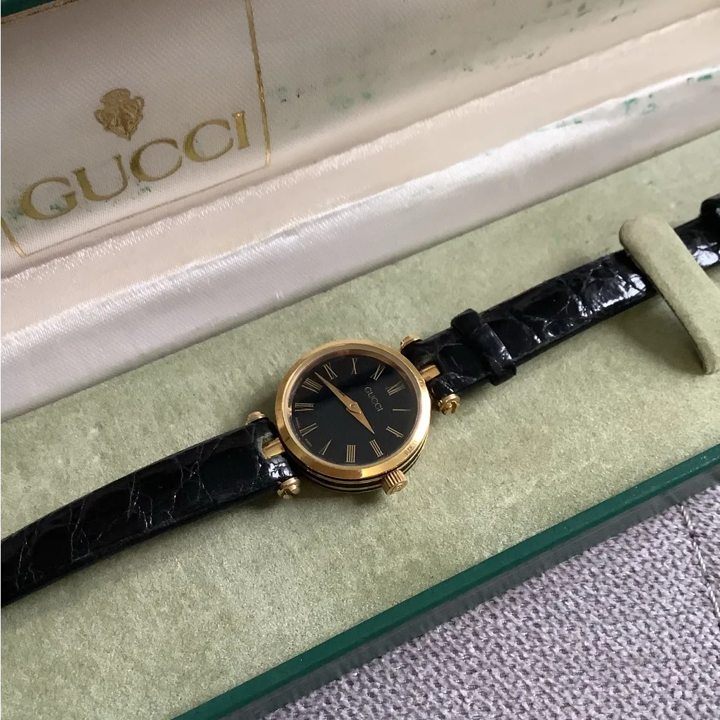 Ladies GUCCI 🖤SHELLY LINE💛 watch ❤️ - Image 3