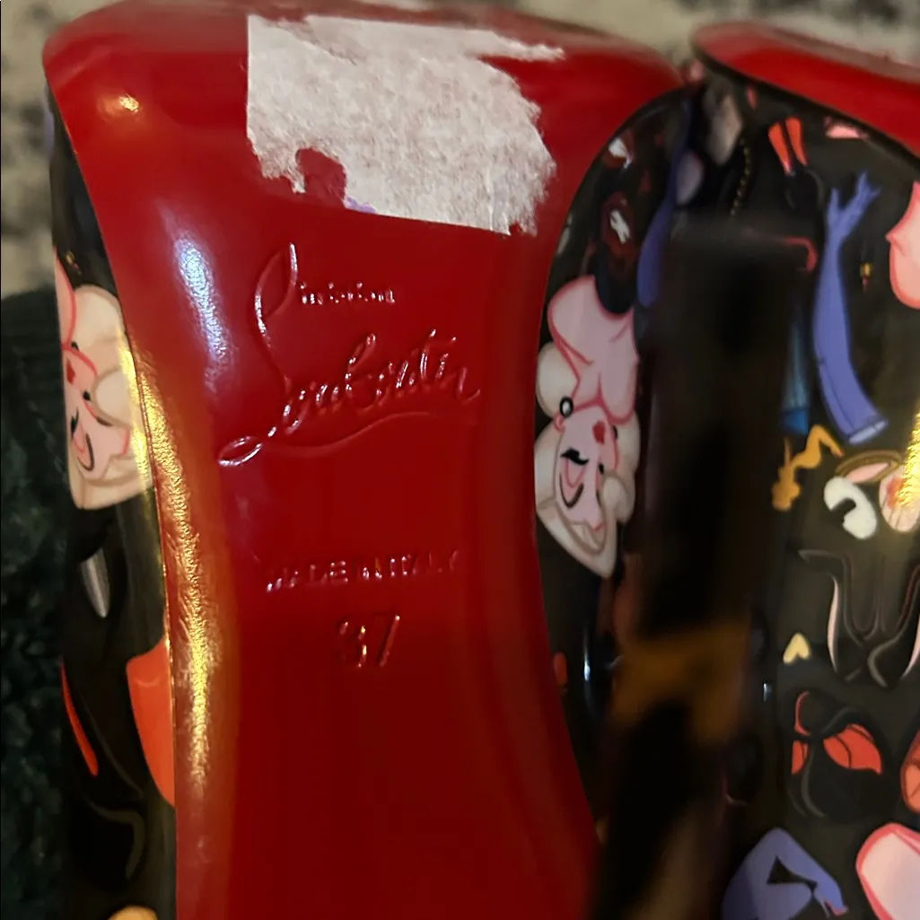 CHRISTIAN LOUBOUTIN Hot Chick Graphic Fashion Red Sole Pumps size 37 - Image 5