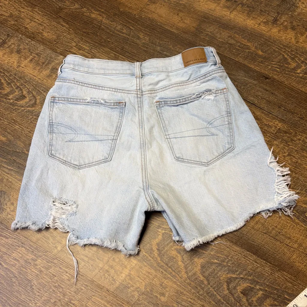 American Eagle Baggy Mom Shorts Womens 4 Blue High Rise Light Wash Denim Cutoff - Image 6