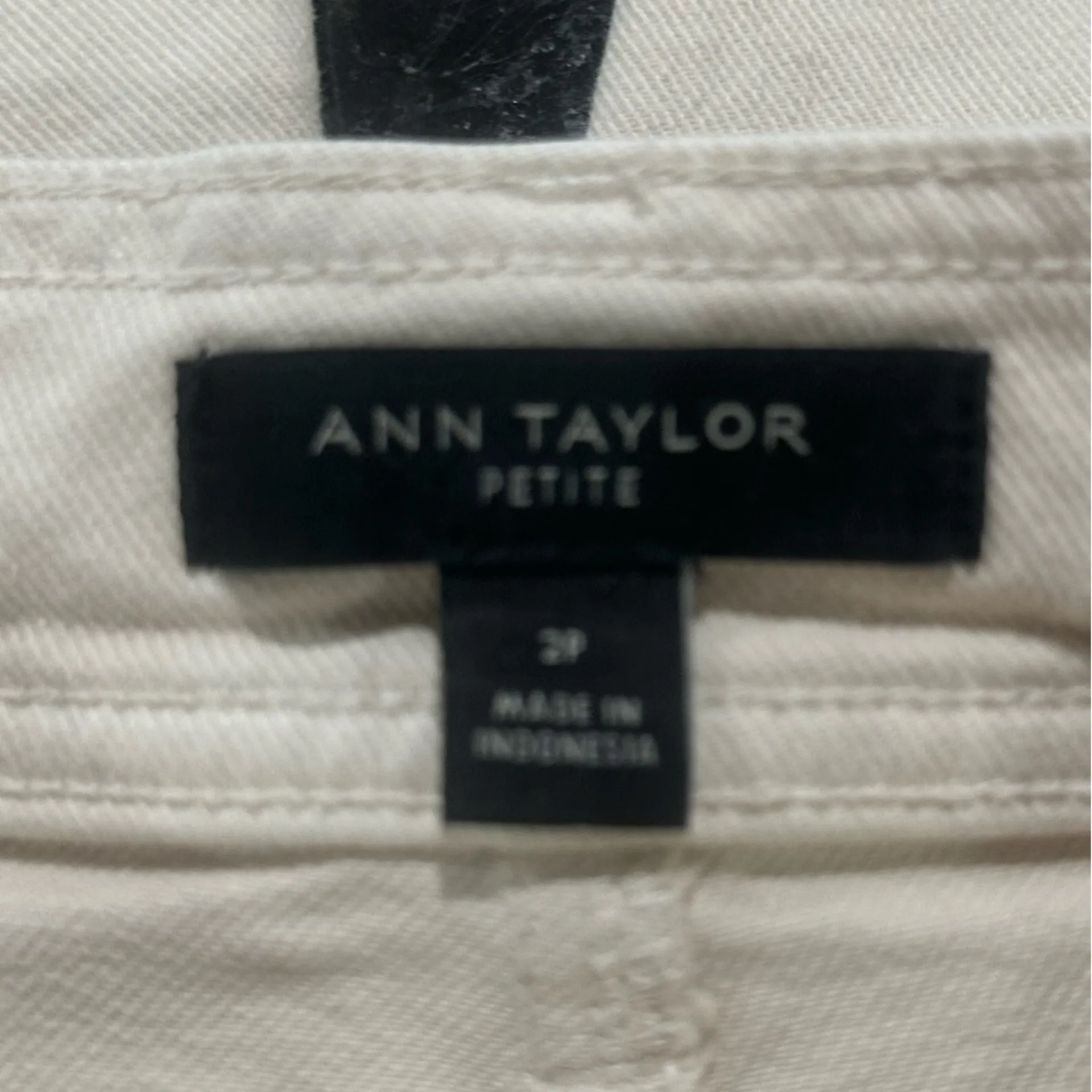 Ann Taylor Cropped Wide Leg Flat Front jeans Sz 2 Petite Classic Preppy - Image 3