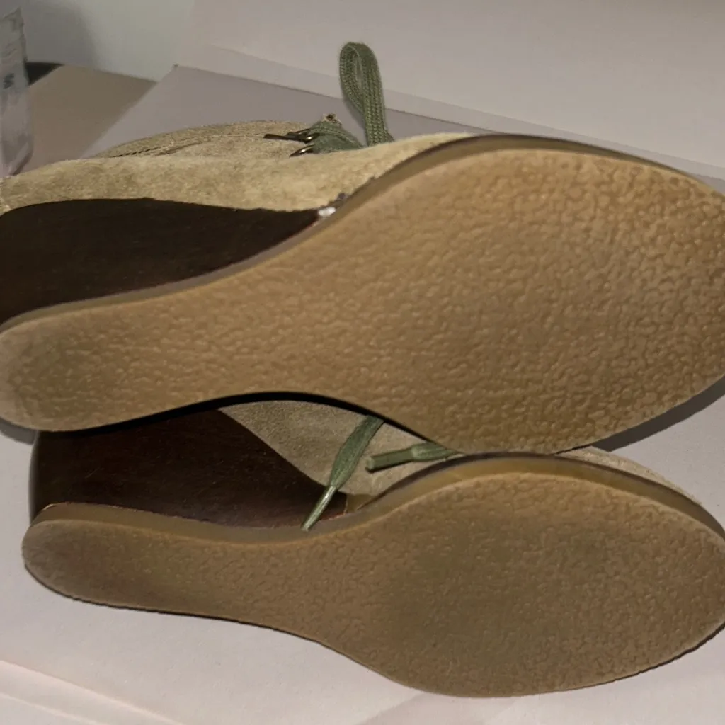 Very Volatile Moby Olive Suede Wedge Boots - Image 6