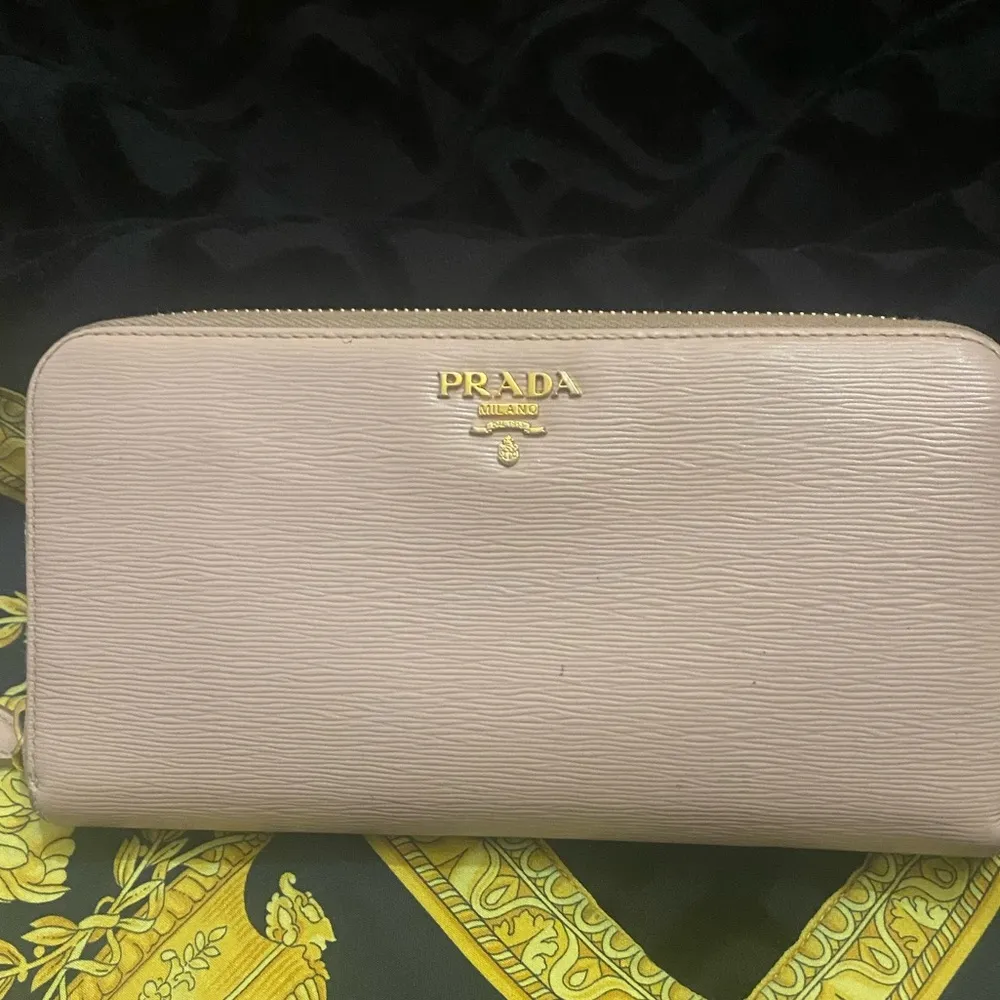 Prada Light pink Zip Wallet - Image 11