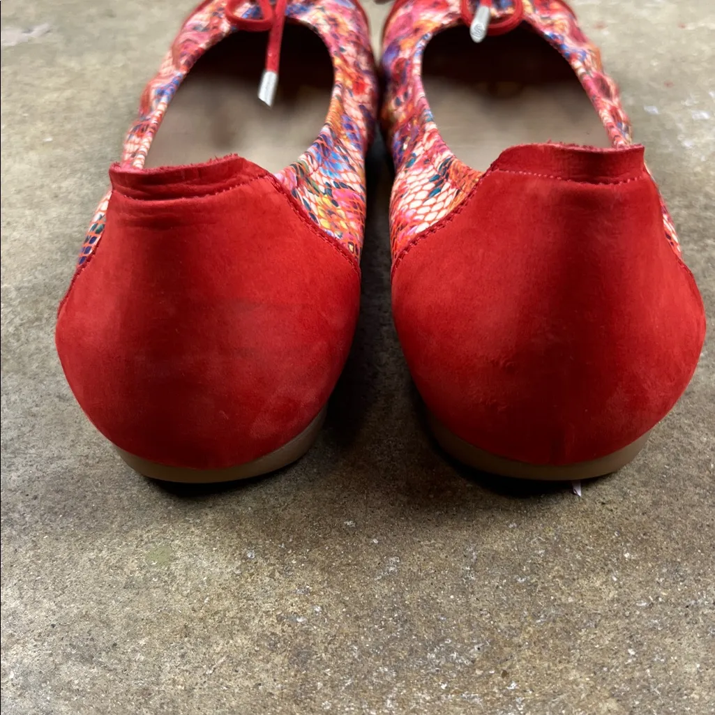 Sabrinas Red and Multicolor Floral Ballet Flats
Size: 38 (7.5 - Image 4
