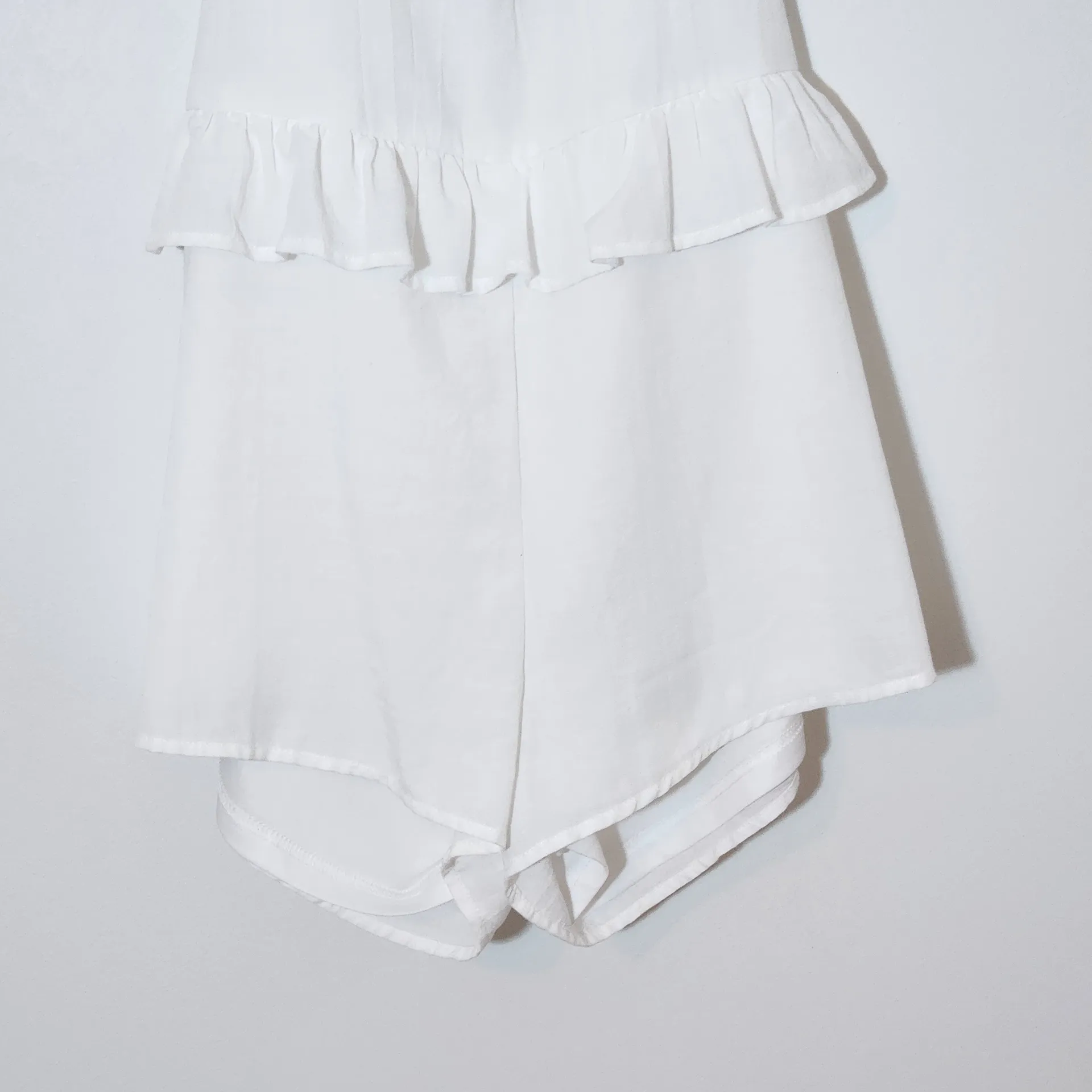 Blue Blush White Ruffled Halter Romper Size Medium White Short Romper - Image 4