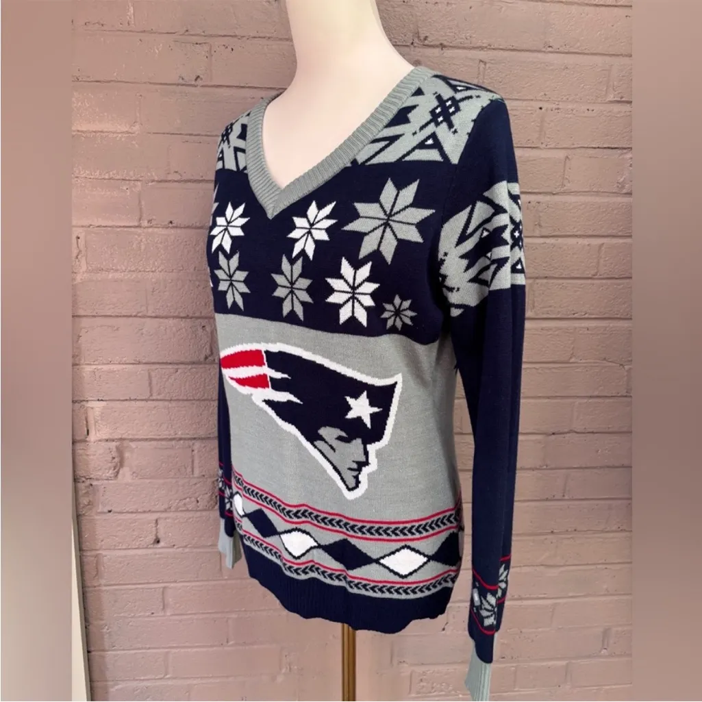 $25 was $32 NFL V-Neck New England fair isle sweater Sweater Blue and Gray small - Image 3