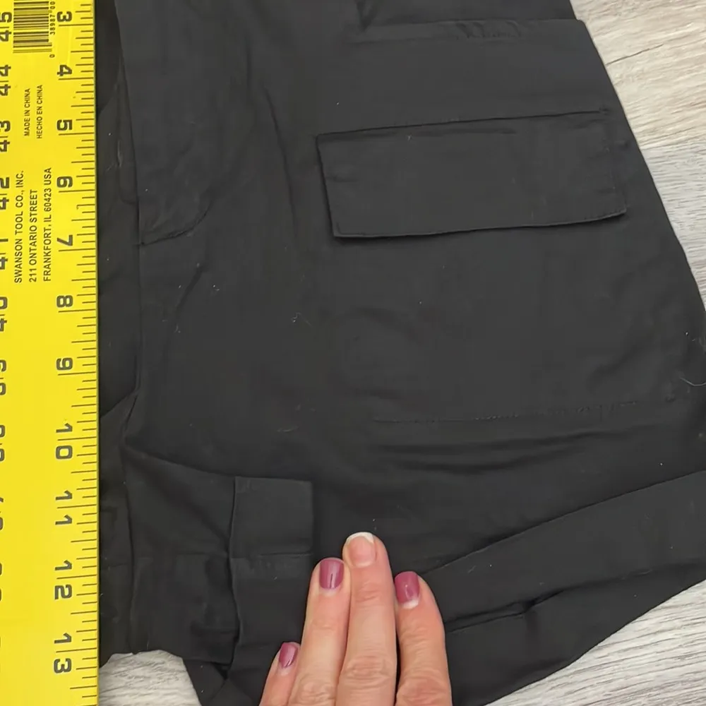 X Olivia Culpo Black Zip Up Elastic Back Waist Belt Loops Cargo Shorts 2 - Image 10