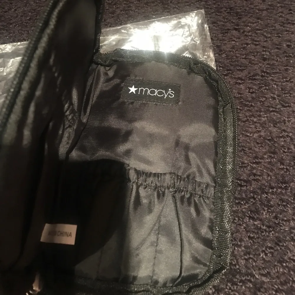 ⭐️NEW⭐️ Multi-Color Accessory TECH  Pouch - Image 4