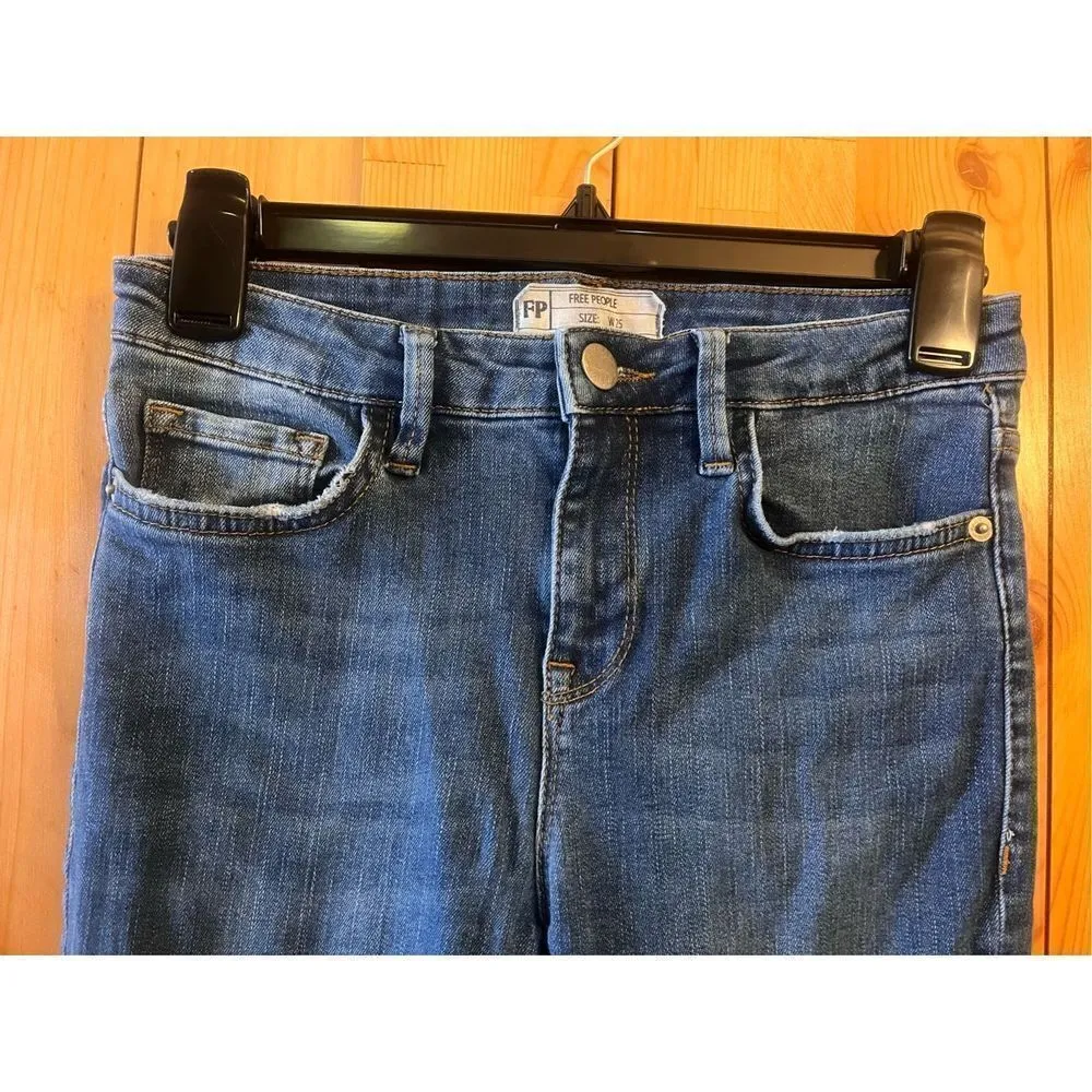 Free People, distressed jeans, size 25 ￼(1665) - Image 3