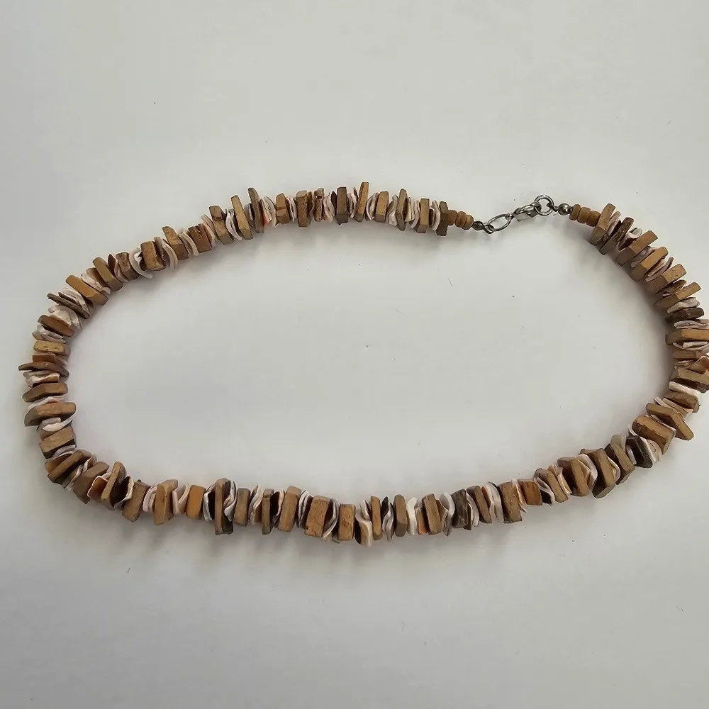 Shell and Wood Short Necklace White - Image 2